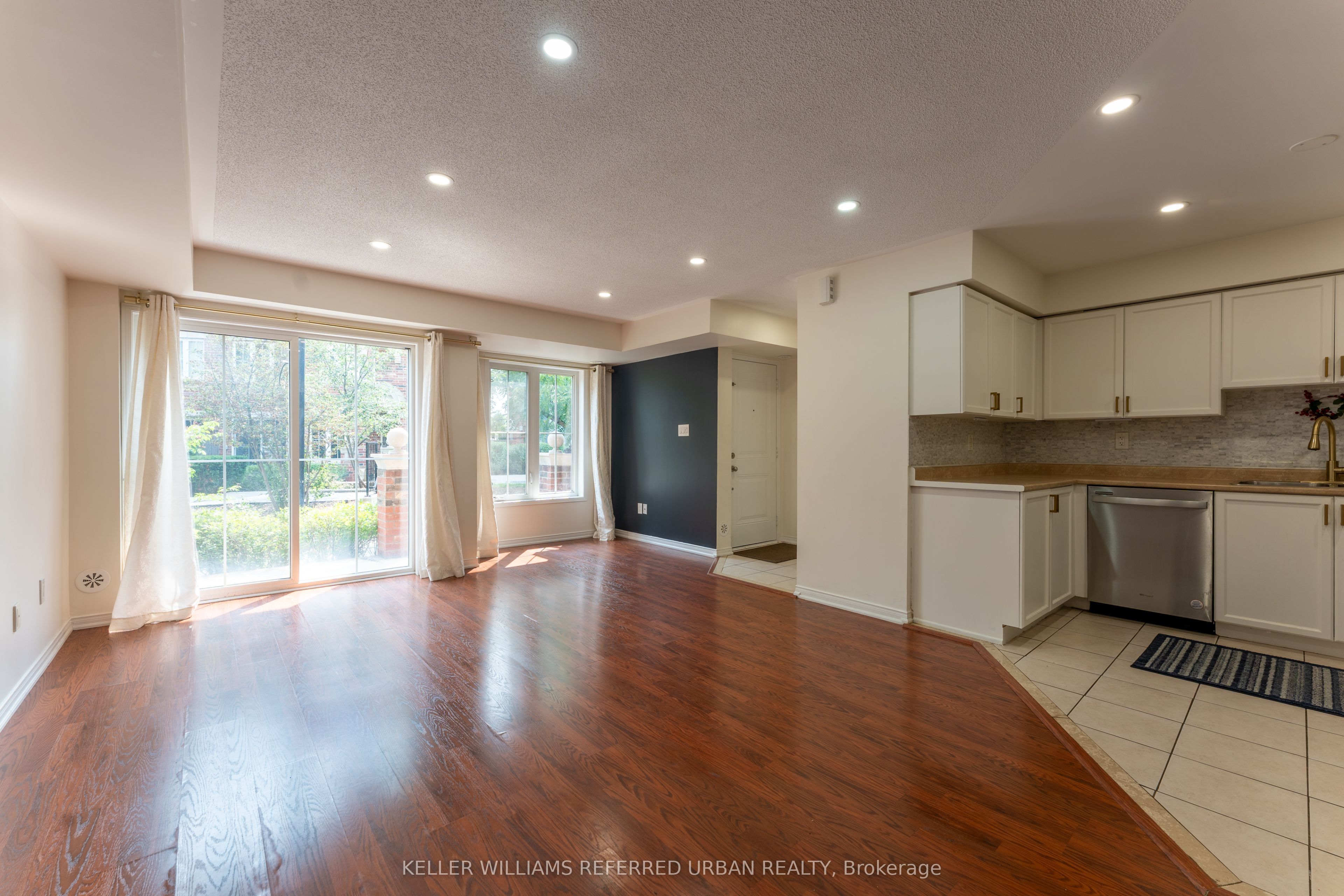 19 Hays Boulevard 27, Oakville, ON L6H 0H8 photo 2