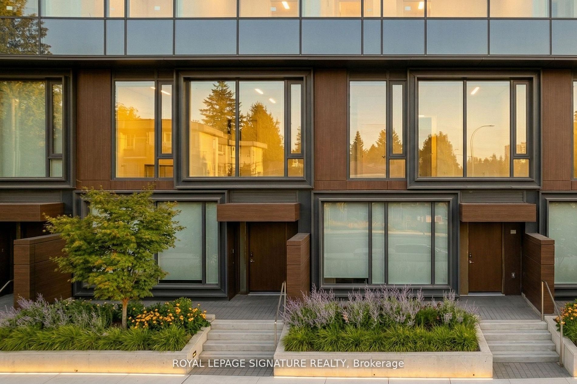 448 Burnhamthorpe Road W 104 (TH4), Mississauga, ON L5B 0R4
