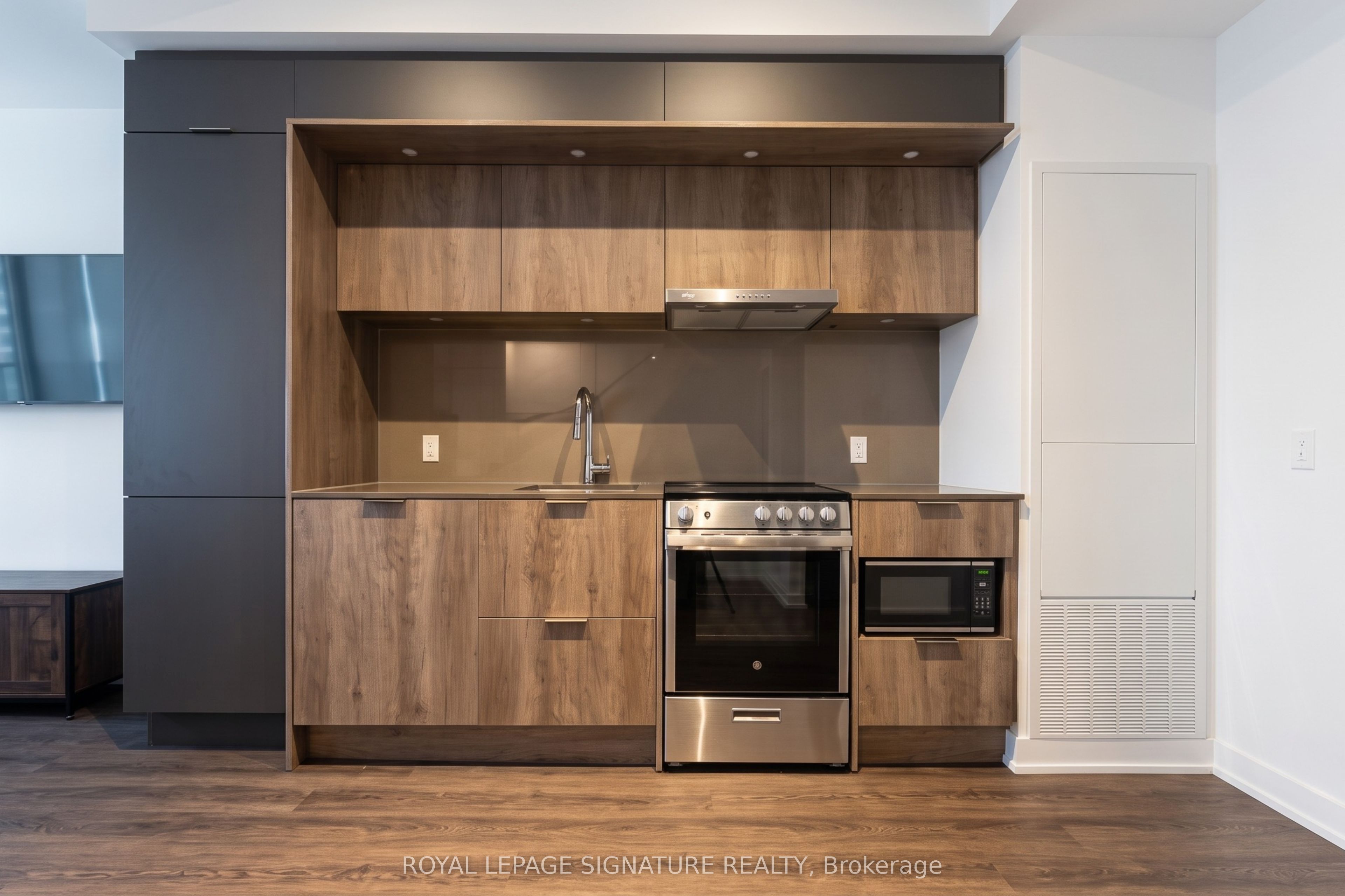 448 Burnhamthorpe Road W 104 (TH4), Mississauga, ON L5B 0R4 photo 4
