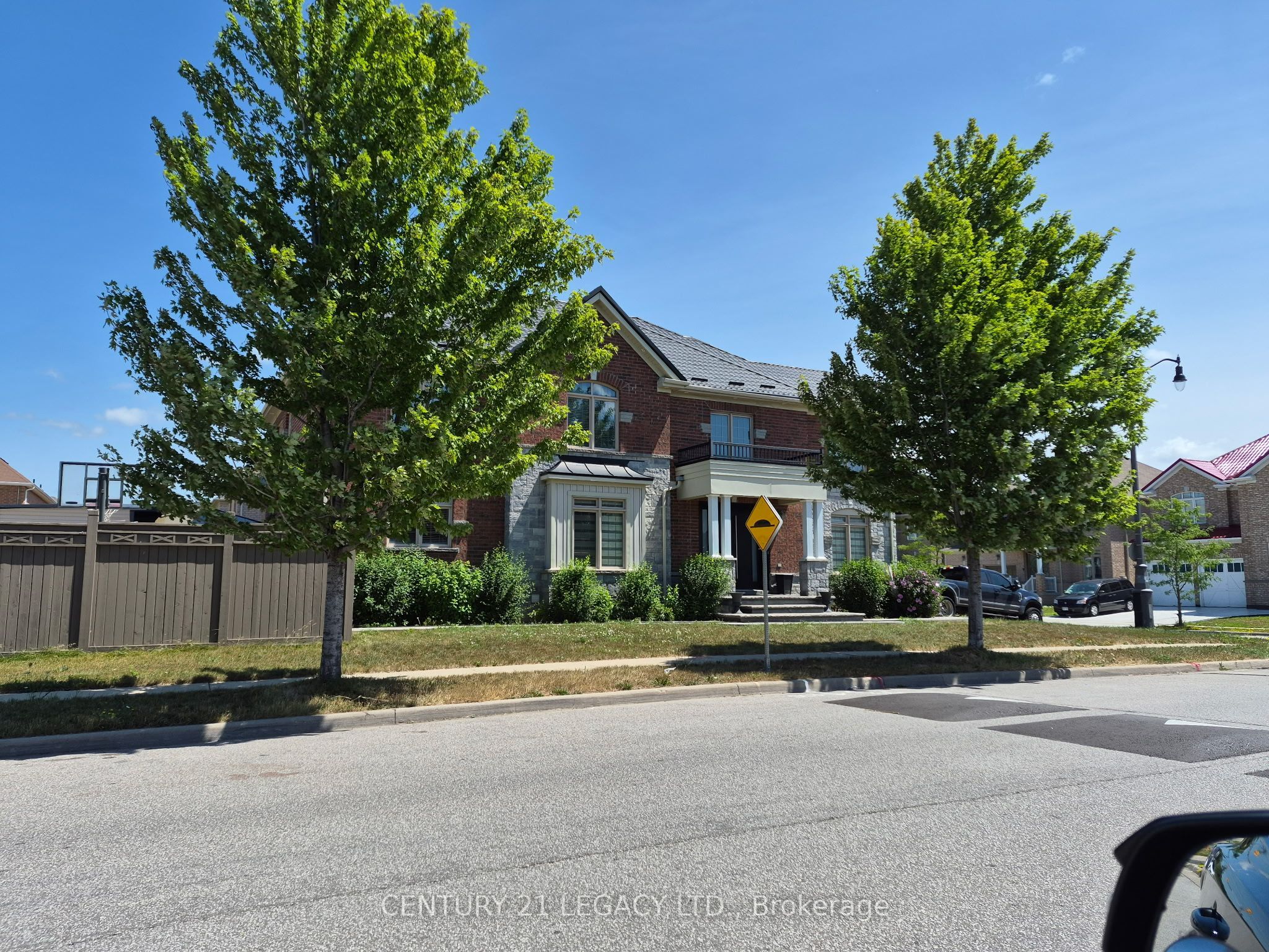 11 DRUMMONDVILLE Drive, Brampton, ON L6P 3M6 photo 2