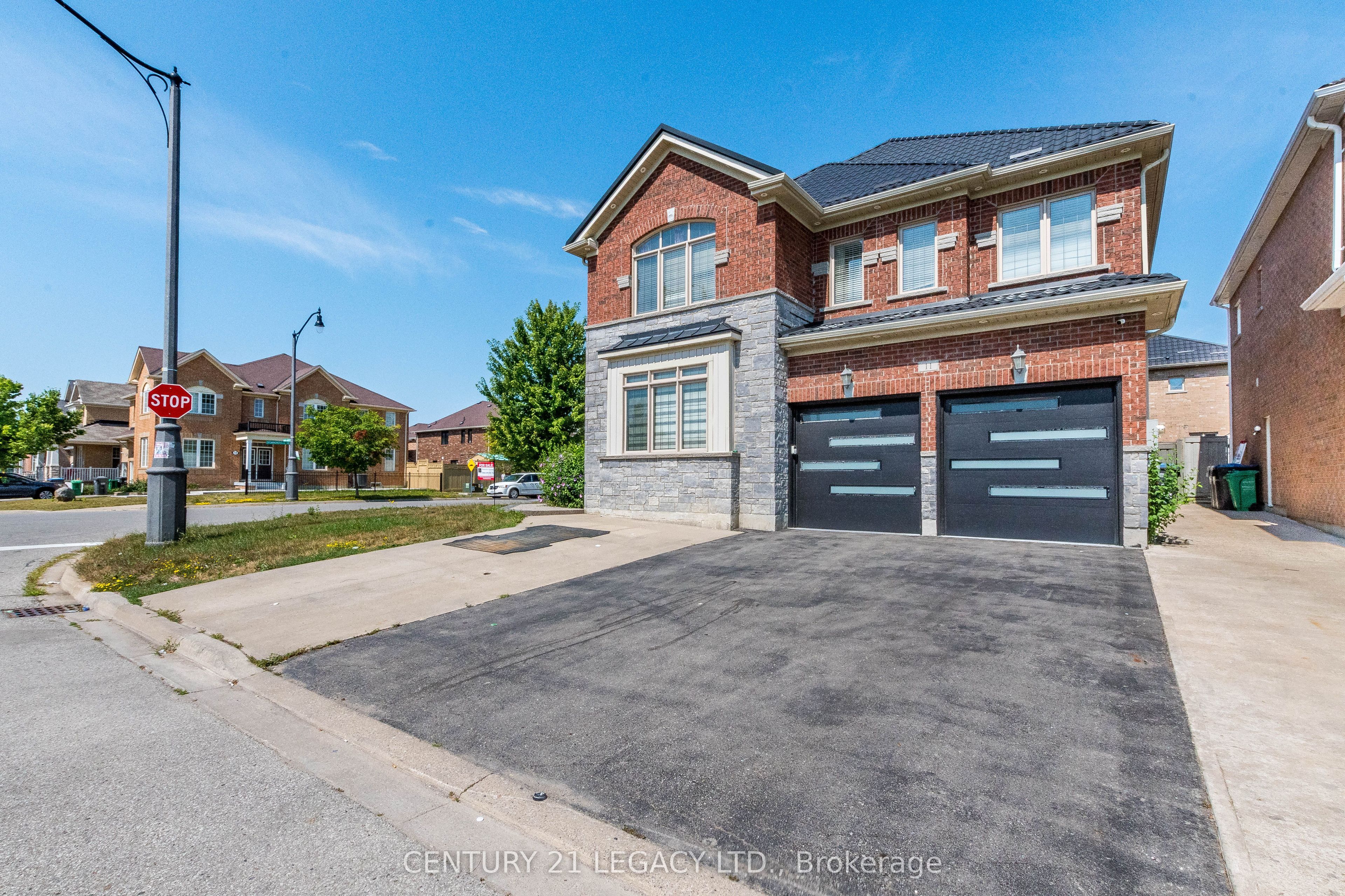 11 DRUMMONDVILLE Drive, Brampton, ON L6P 3M6 photo 4
