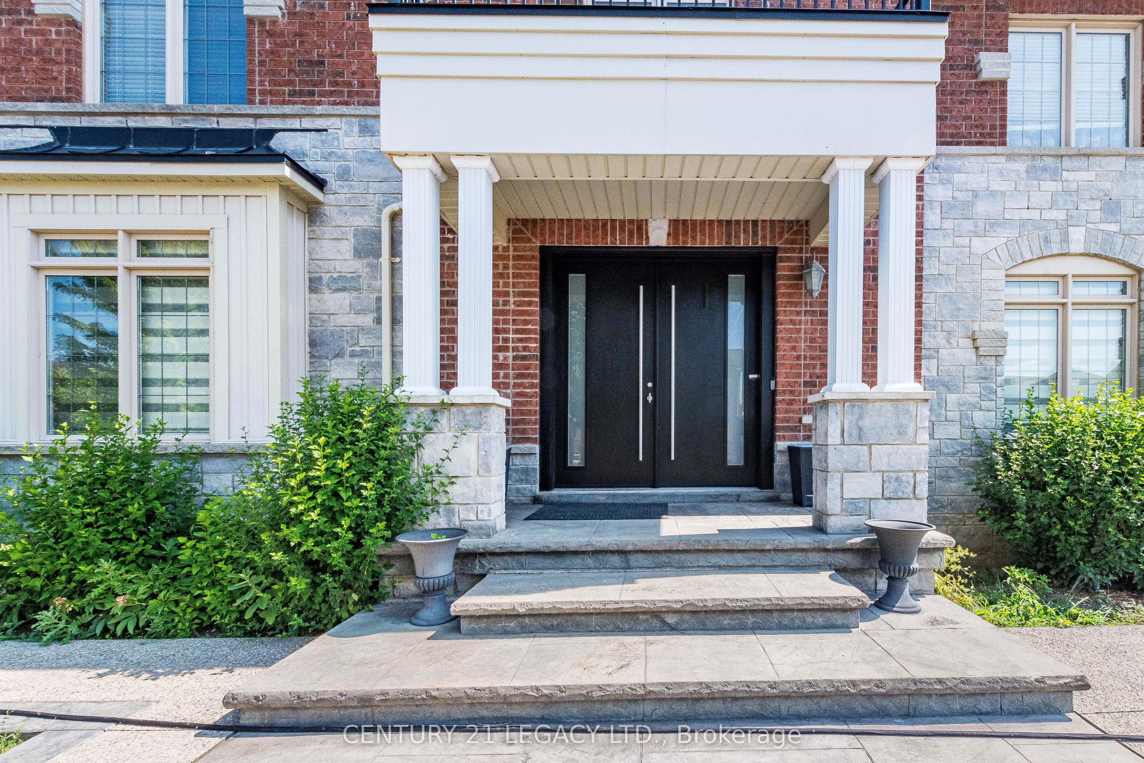 11 DRUMMONDVILLE Drive, Brampton, ON L6P 3M6 photo 5