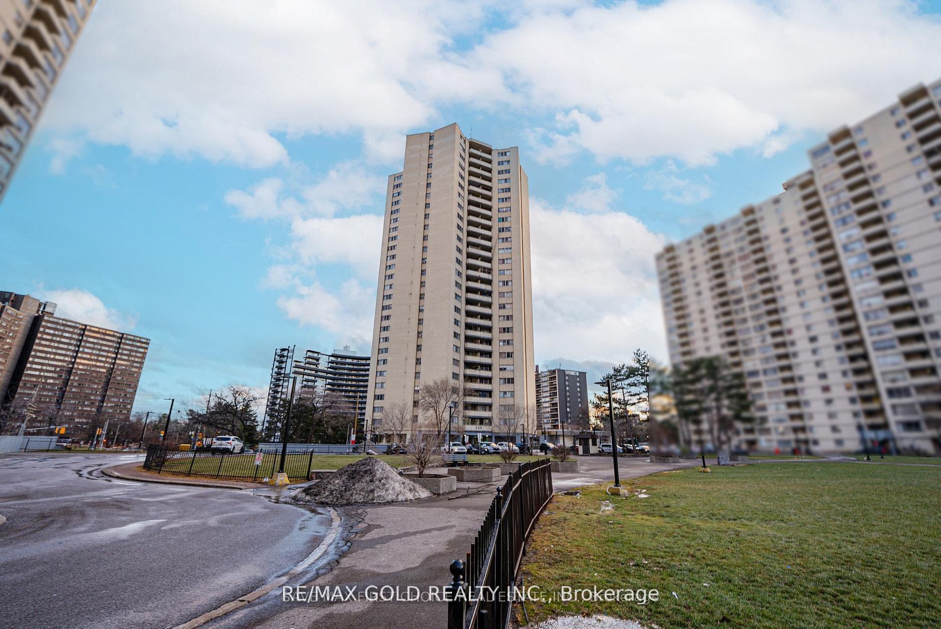 330 Dixon Road 2107, Toronto, ON M9R 1S9 photo 3