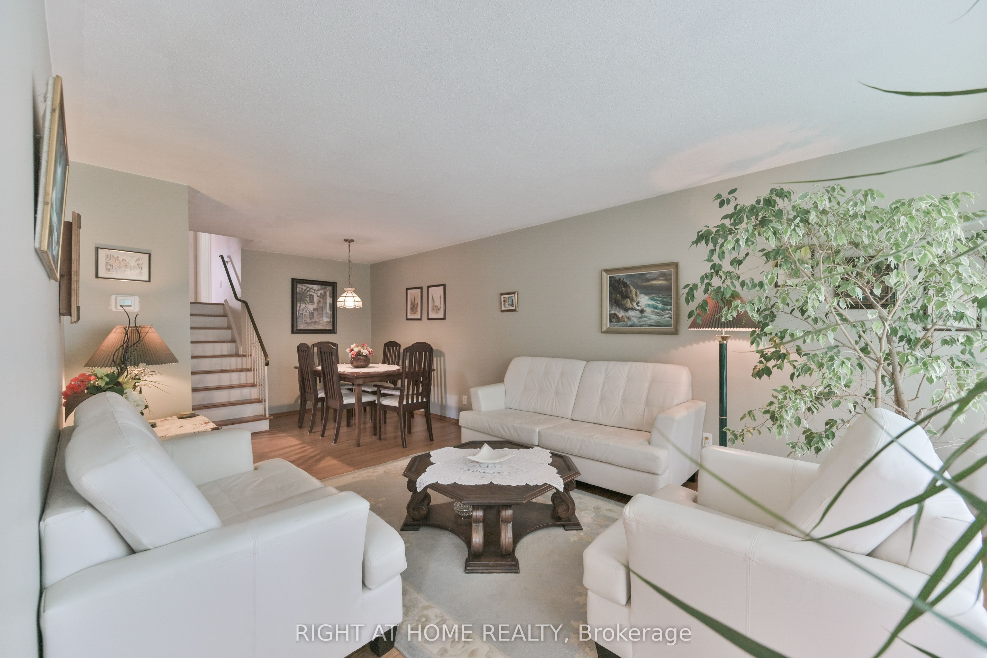 1728 Pickmere Court, Mississauga, ON L4X 1Z4 photo 4