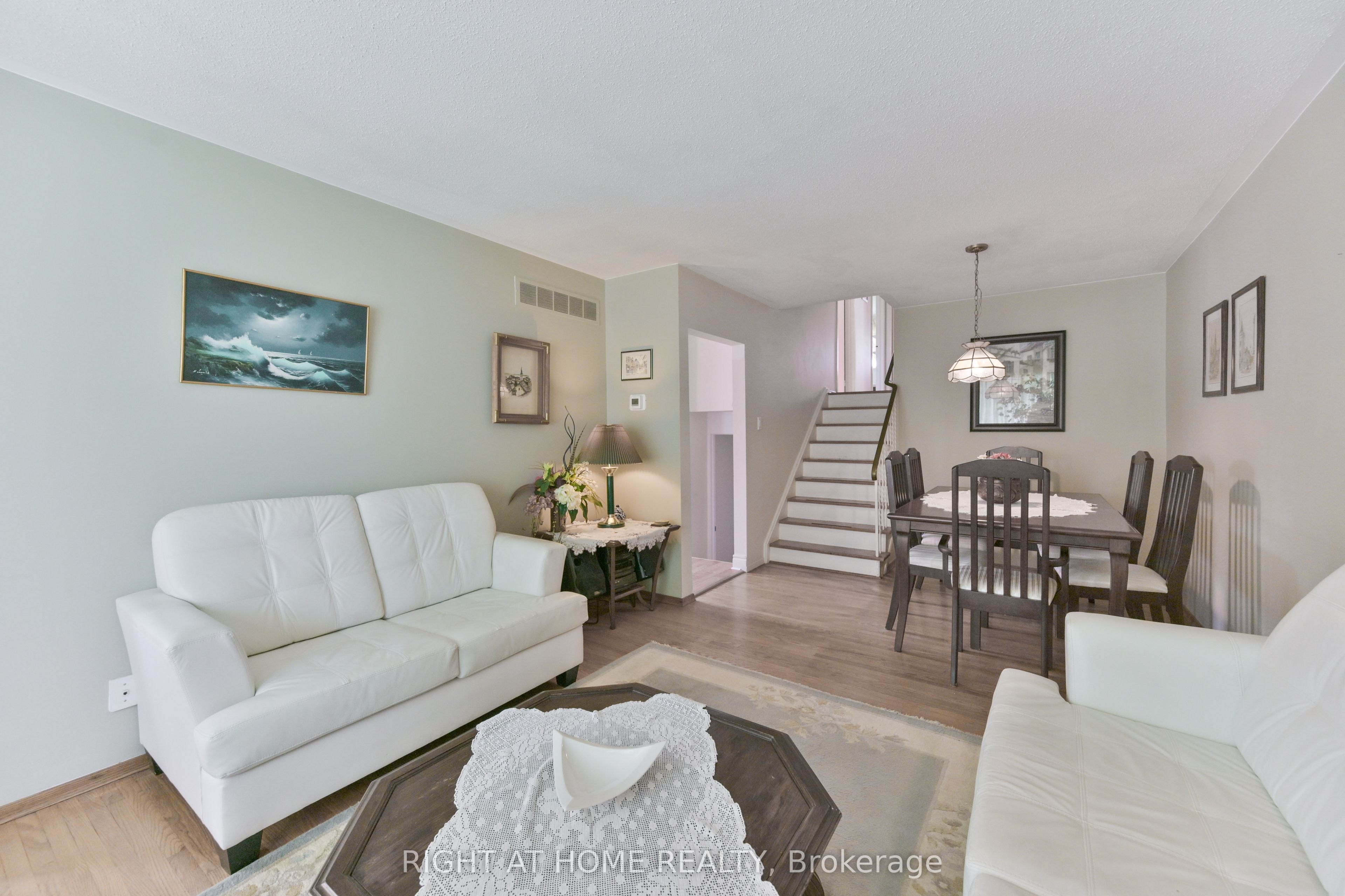 1728 Pickmere Court, Mississauga, ON L4X 1Z4 photo 5