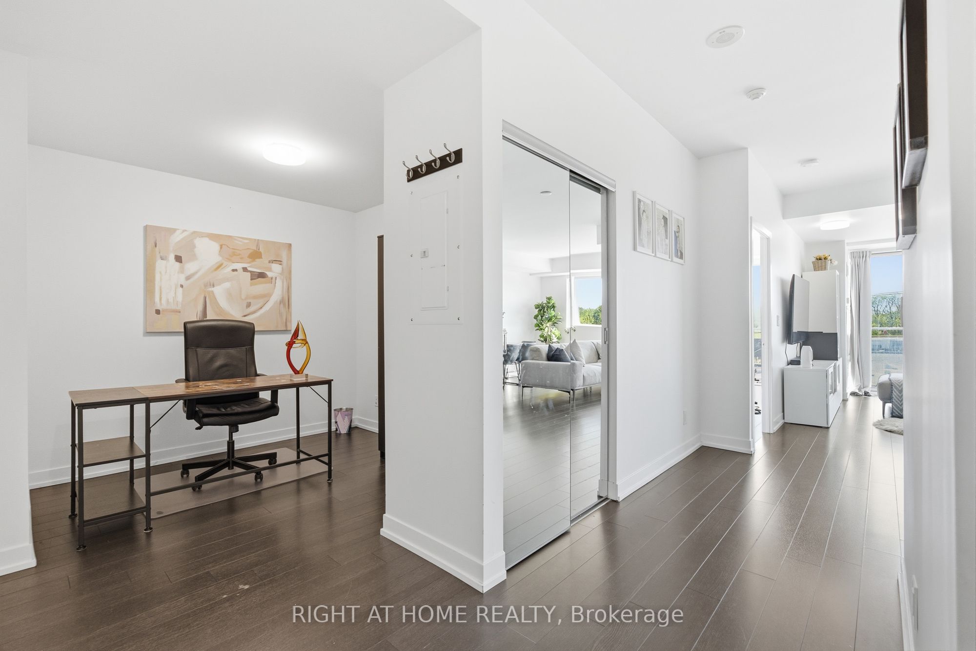5101 Dundas Street W 411, Toronto, ON M9A 5G8 photo 2