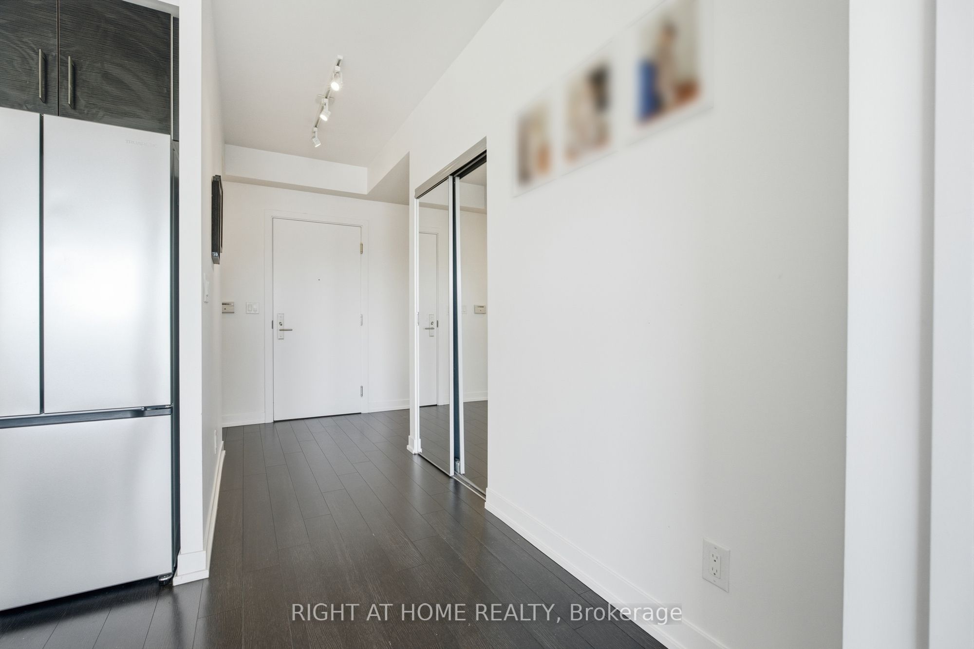 5101 Dundas Street W 411, Toronto, ON M9A 5G8 photo 3