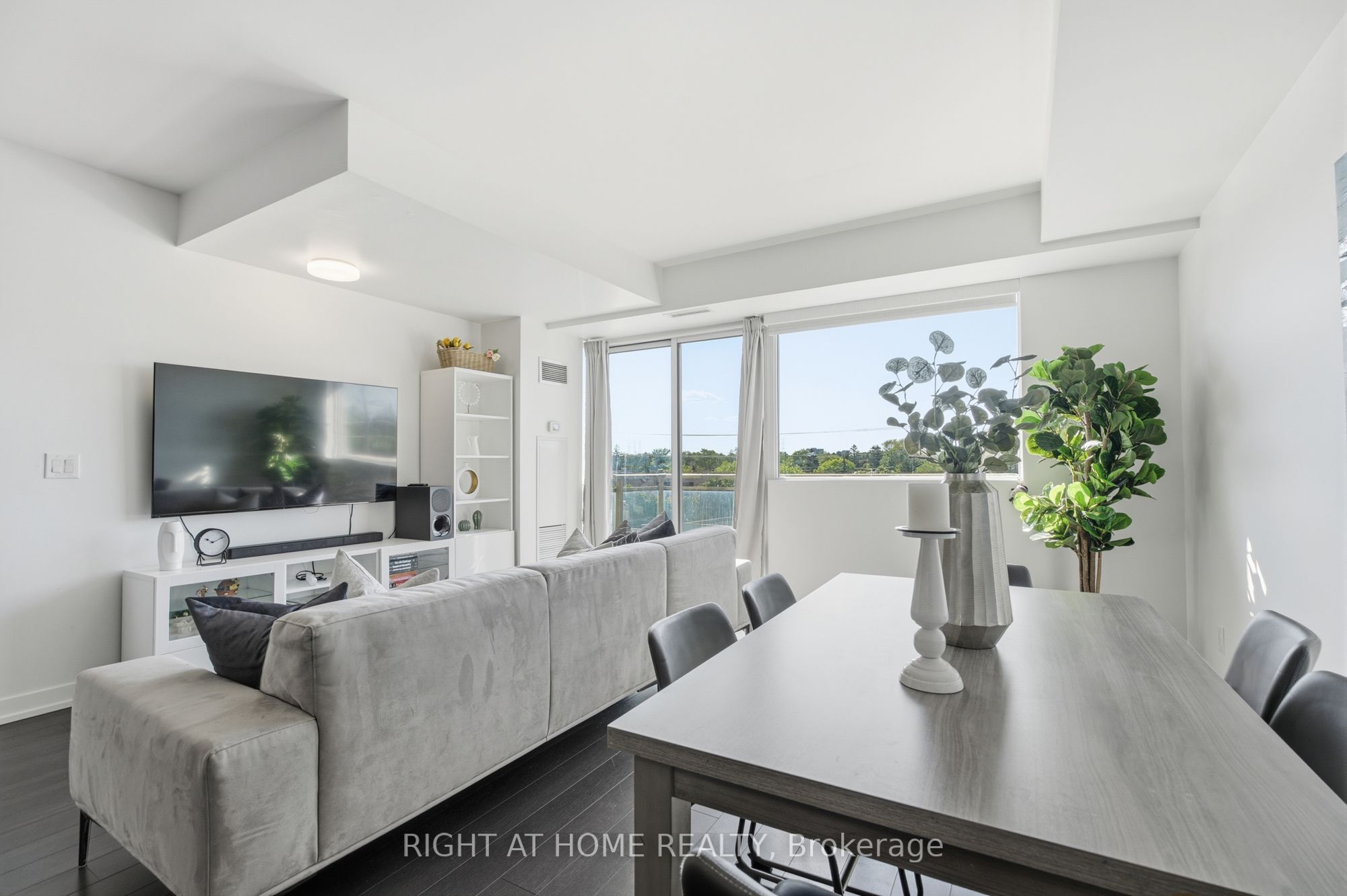 5101 Dundas Street W 411, Toronto, ON M9A 5G8 photo 5