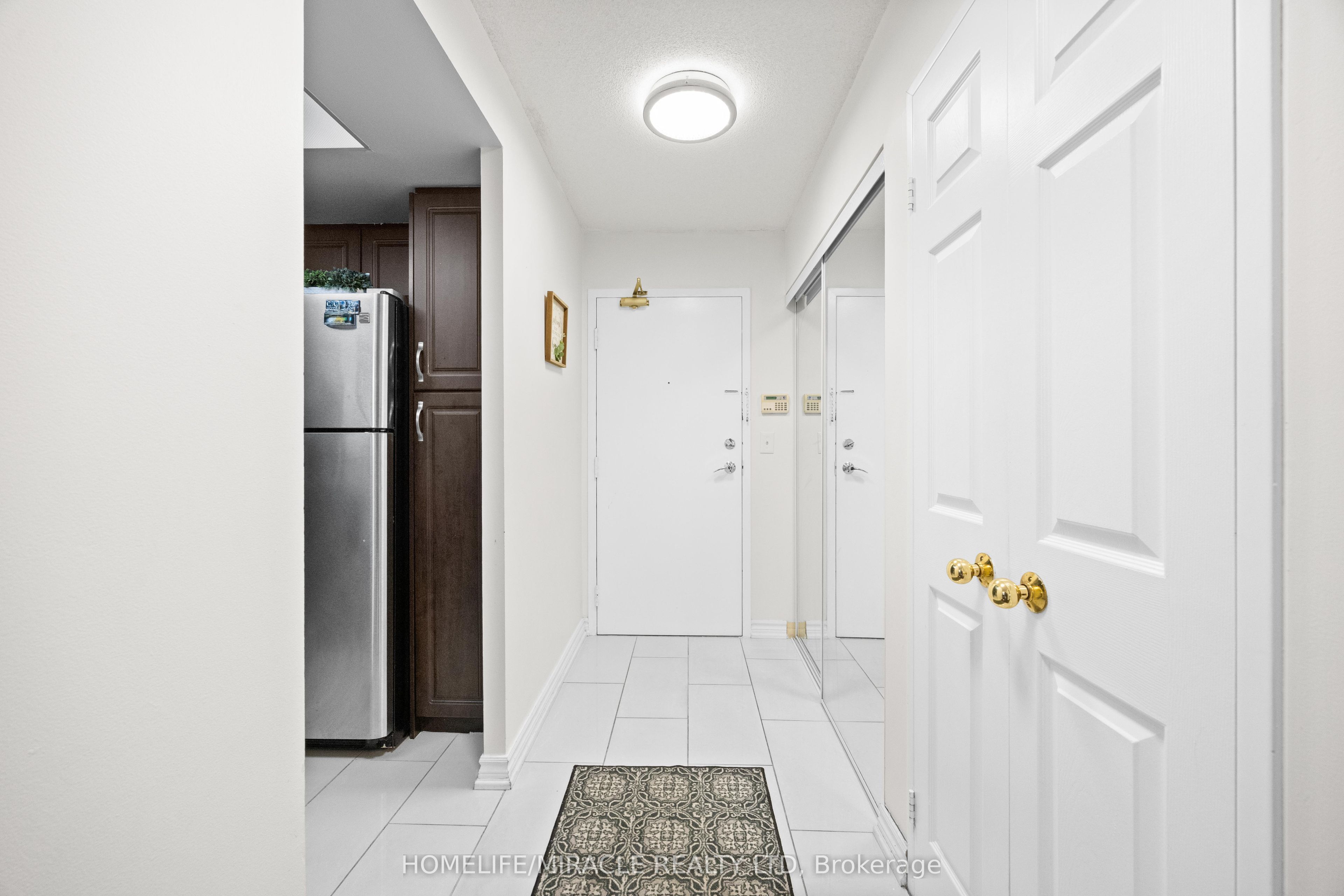 325 Webb Drive 406, Mississauga, ON L5B 3Z9 photo 4