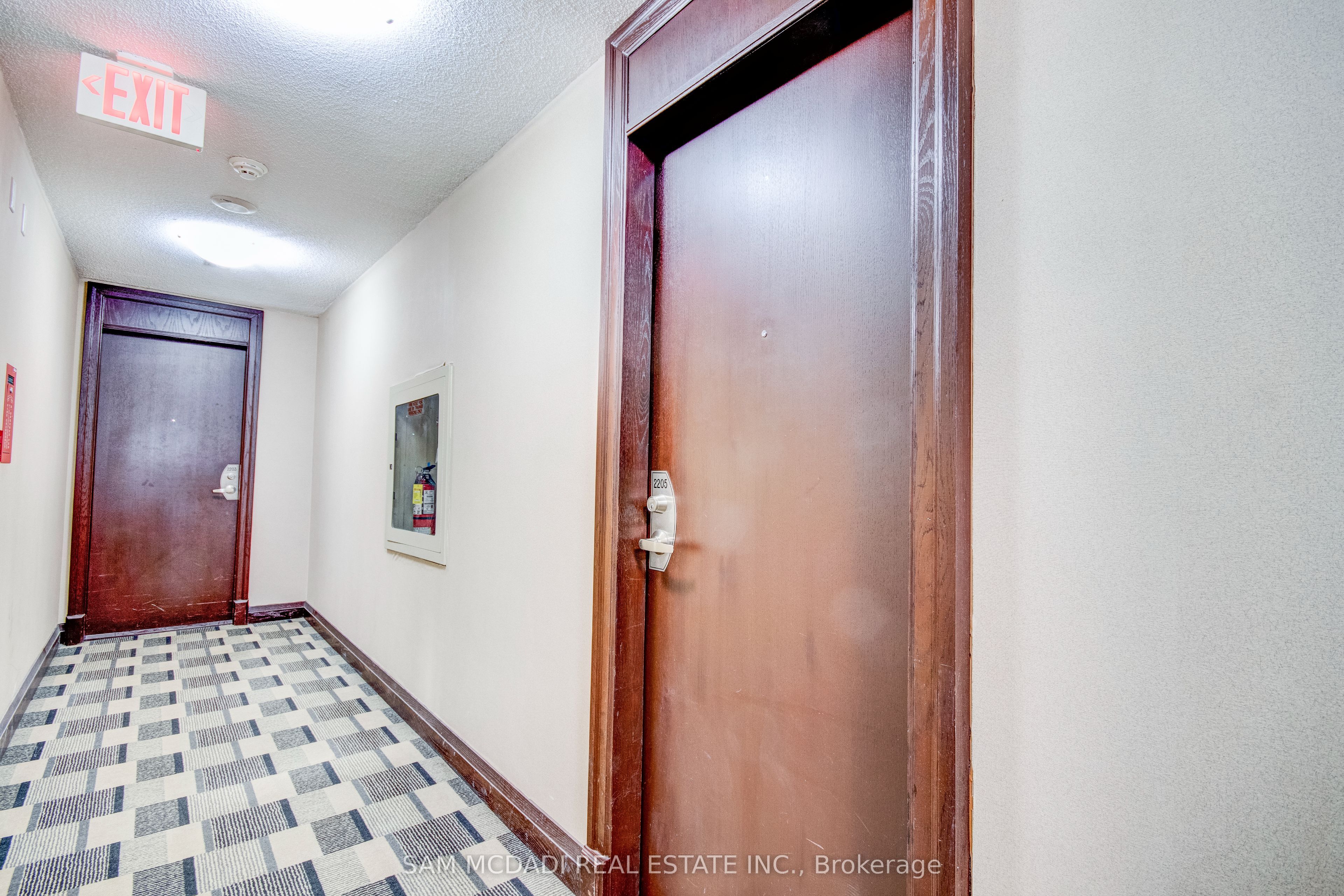 208 Enfield Place 2205, Mississauga, ON L5B 0G8 photo 2