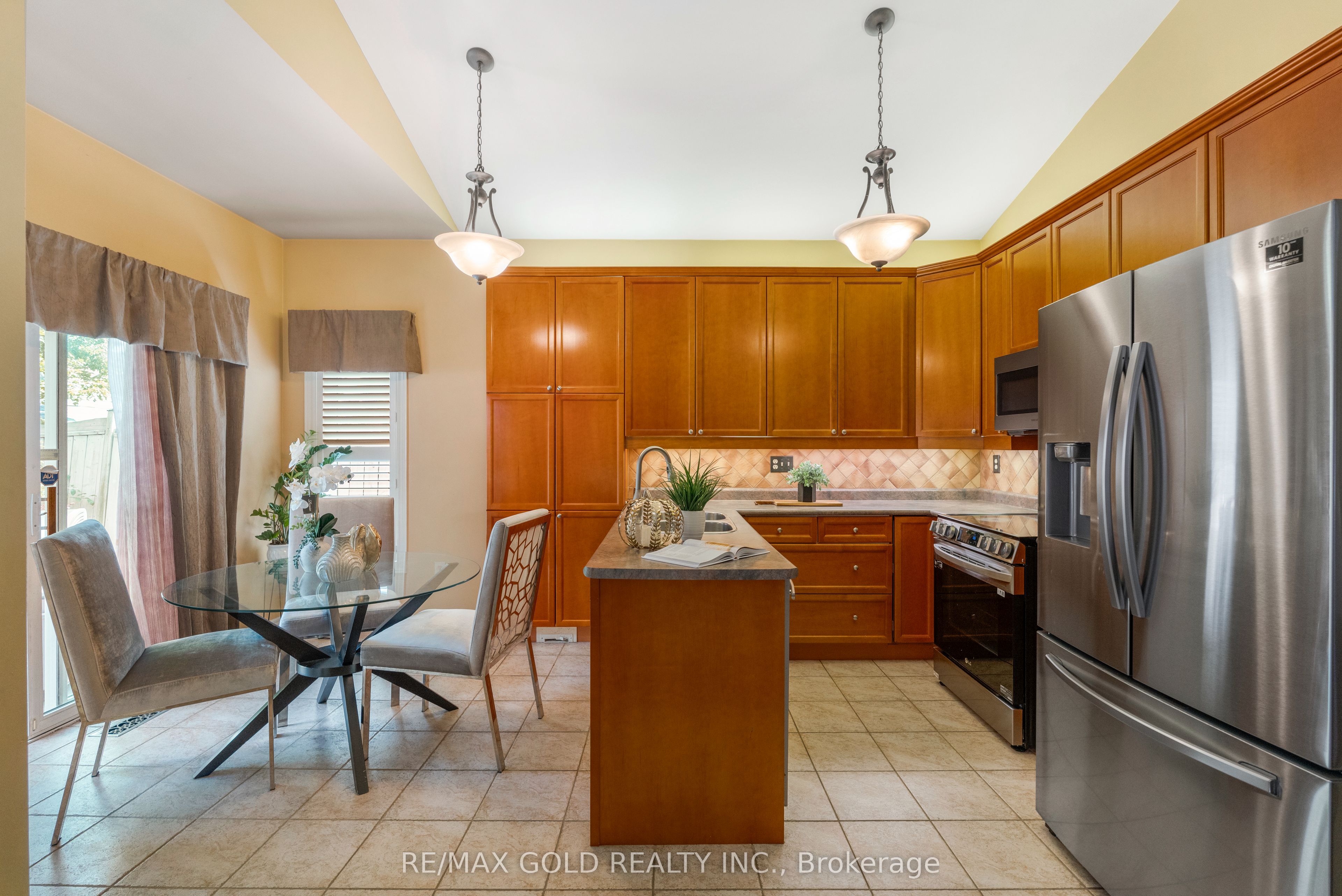 18 Sundridge Street, Brampton, ON L7A 1L3 photo 3
