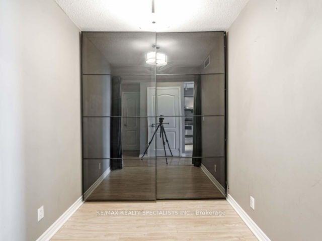 1 Elm Drive 1801, Mississauga, ON L5B 4M1 photo 4