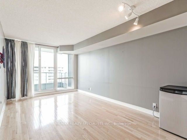 1 Elm Drive 1801, Mississauga, ON L5B 4M1 photo 5