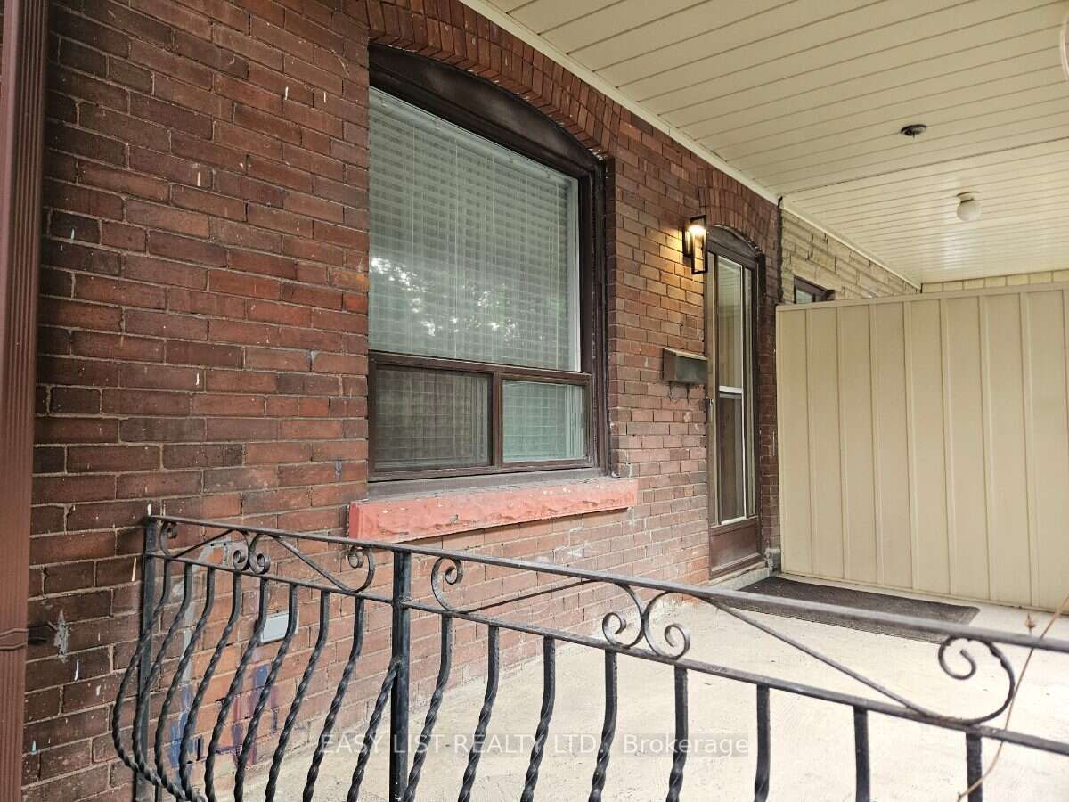449 Pacific Avenue, Toronto, ON M6P 2R3 photo 2
