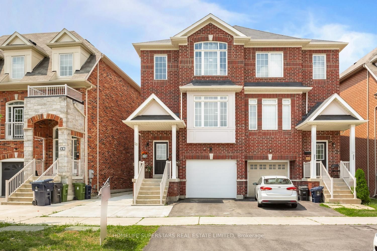18 Mary Chapman Boulevard, Toronto, ON M9M 0B2 photo 2