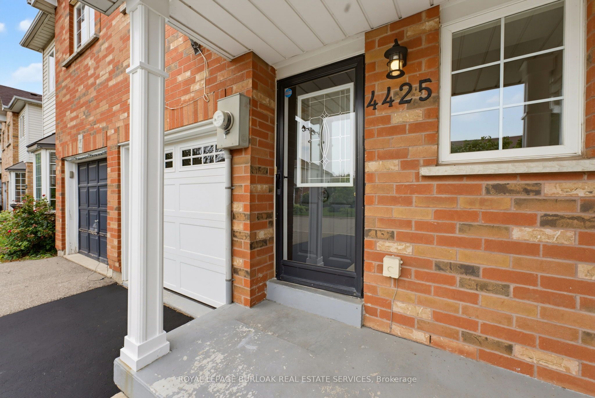 4425 Peter Drive, Burlington, ON L7L 6S7 photo 2