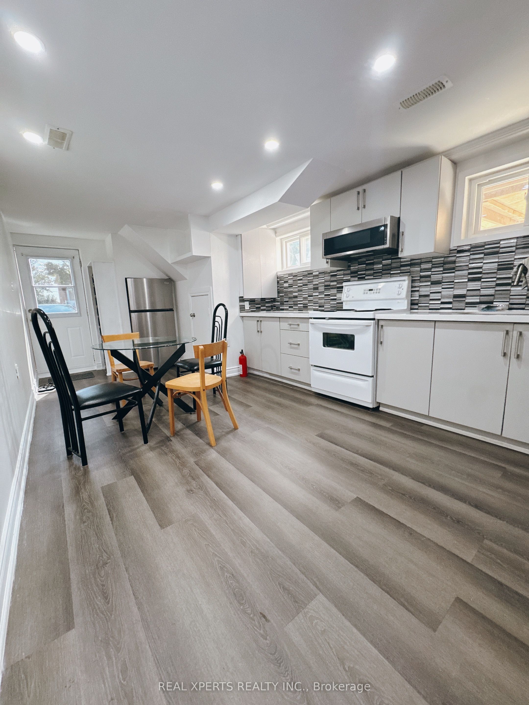 27 Roseville Drive, Brampton, ON L6Y 2G7 photo 3