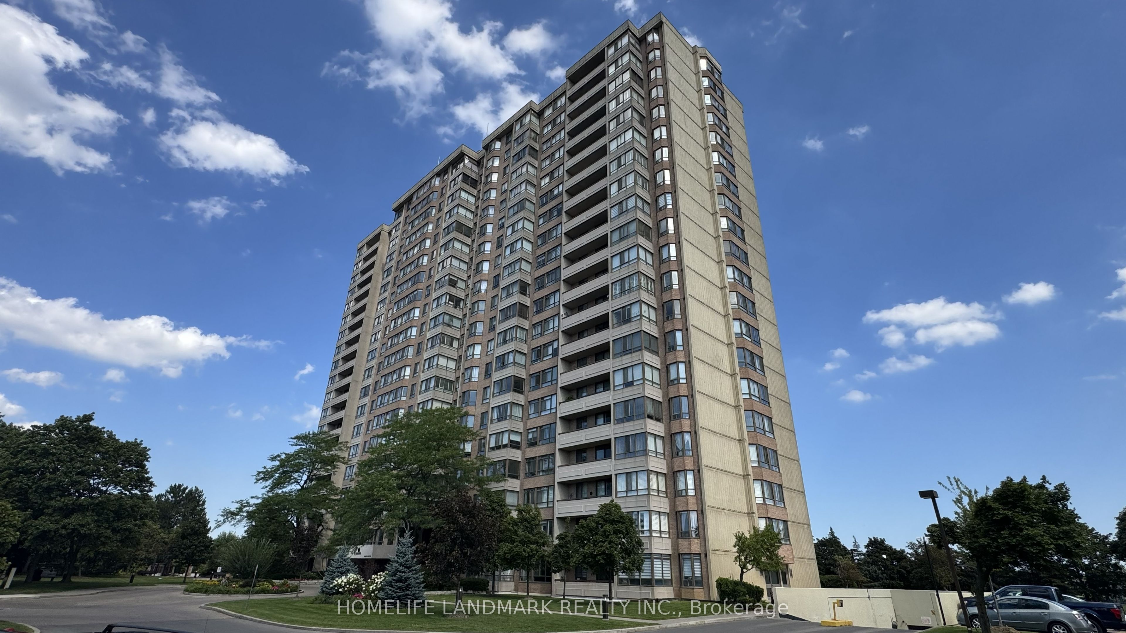 100 County Court Boulevard 707, Brampton, ON L6W 3X1 photo 3