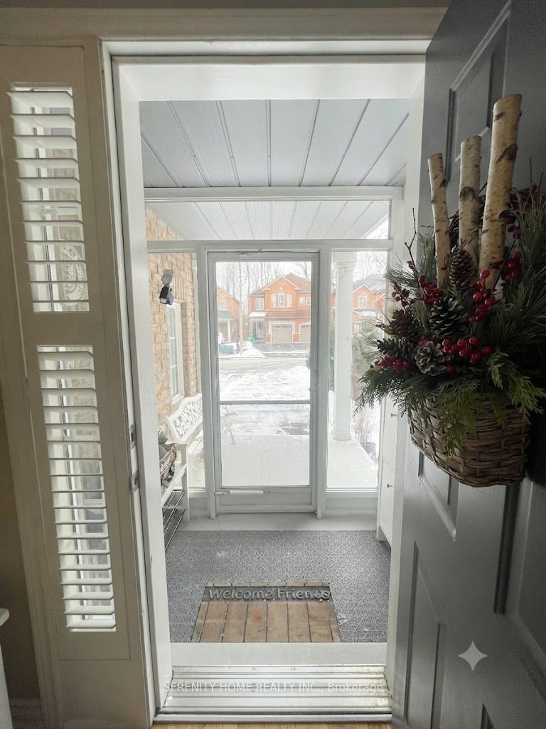 5384 Tree Crest Court, Mississauga, ON L5R 3Z6 photo 2