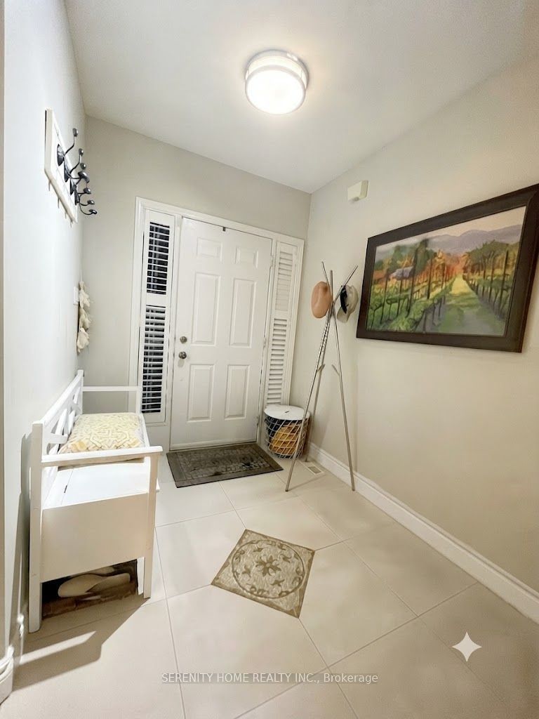 5384 Tree Crest Court, Mississauga, ON L5R 3Z6 photo 3