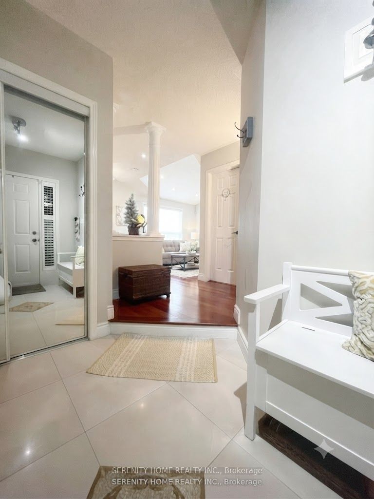 5384 Tree Crest Court, Mississauga, ON L5R 3Z6 photo 4