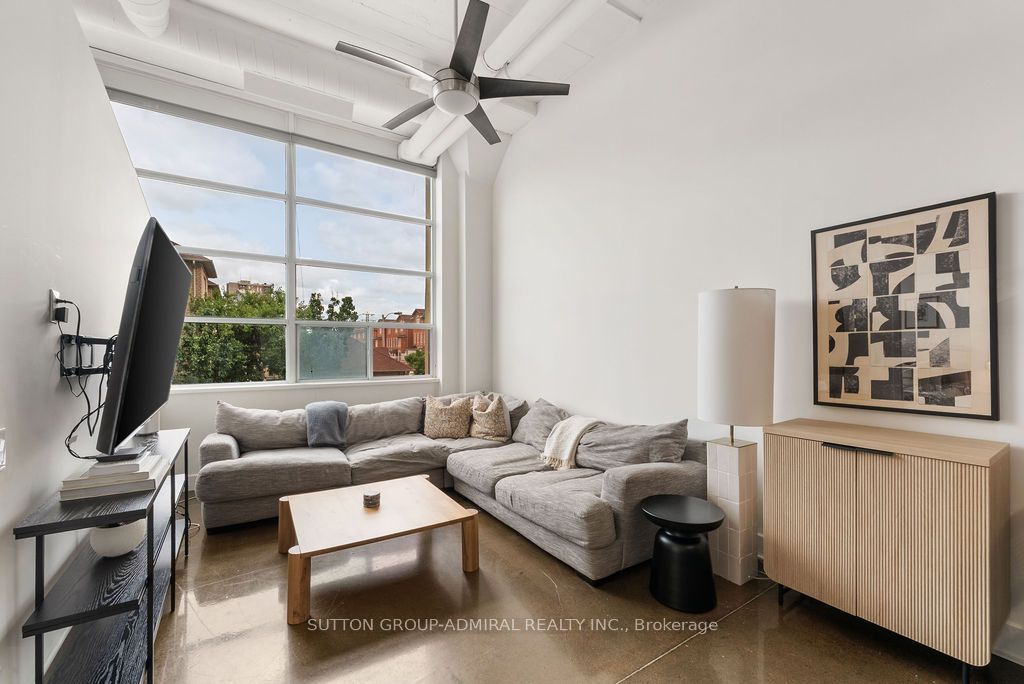 1001 Roselawn Avenue 124, Toronto, ON M6B 4M4 photo 3