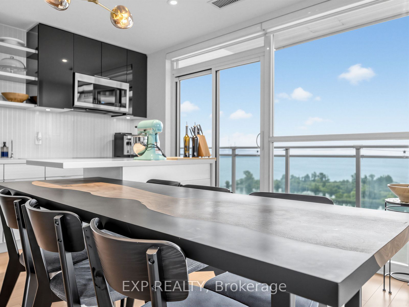 33 Shore Breeze Drive 1910, Toronto, ON M8V 0G1
