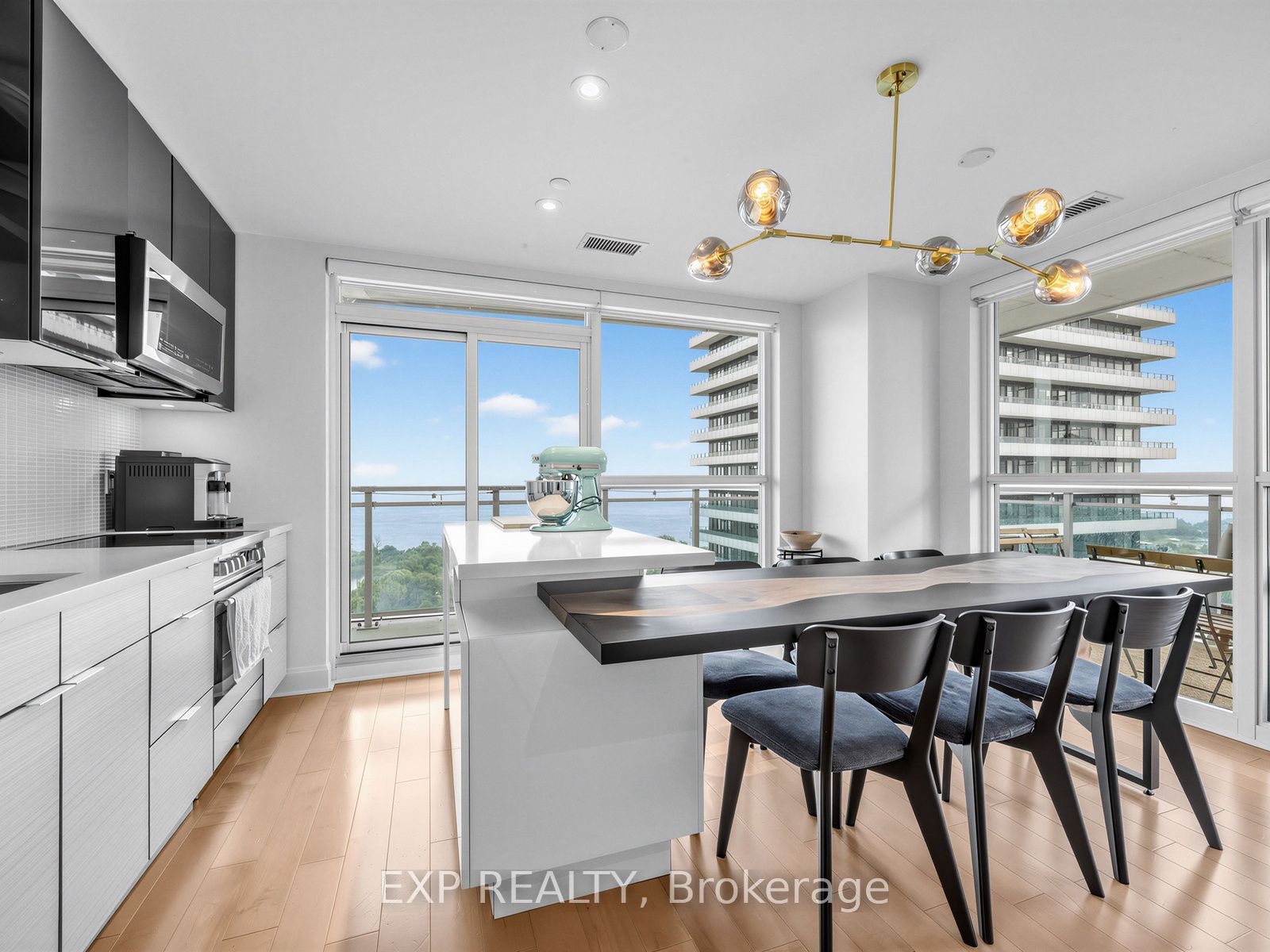 33 Shore Breeze Drive 1910, Toronto, ON M8V 0G1 photo 2