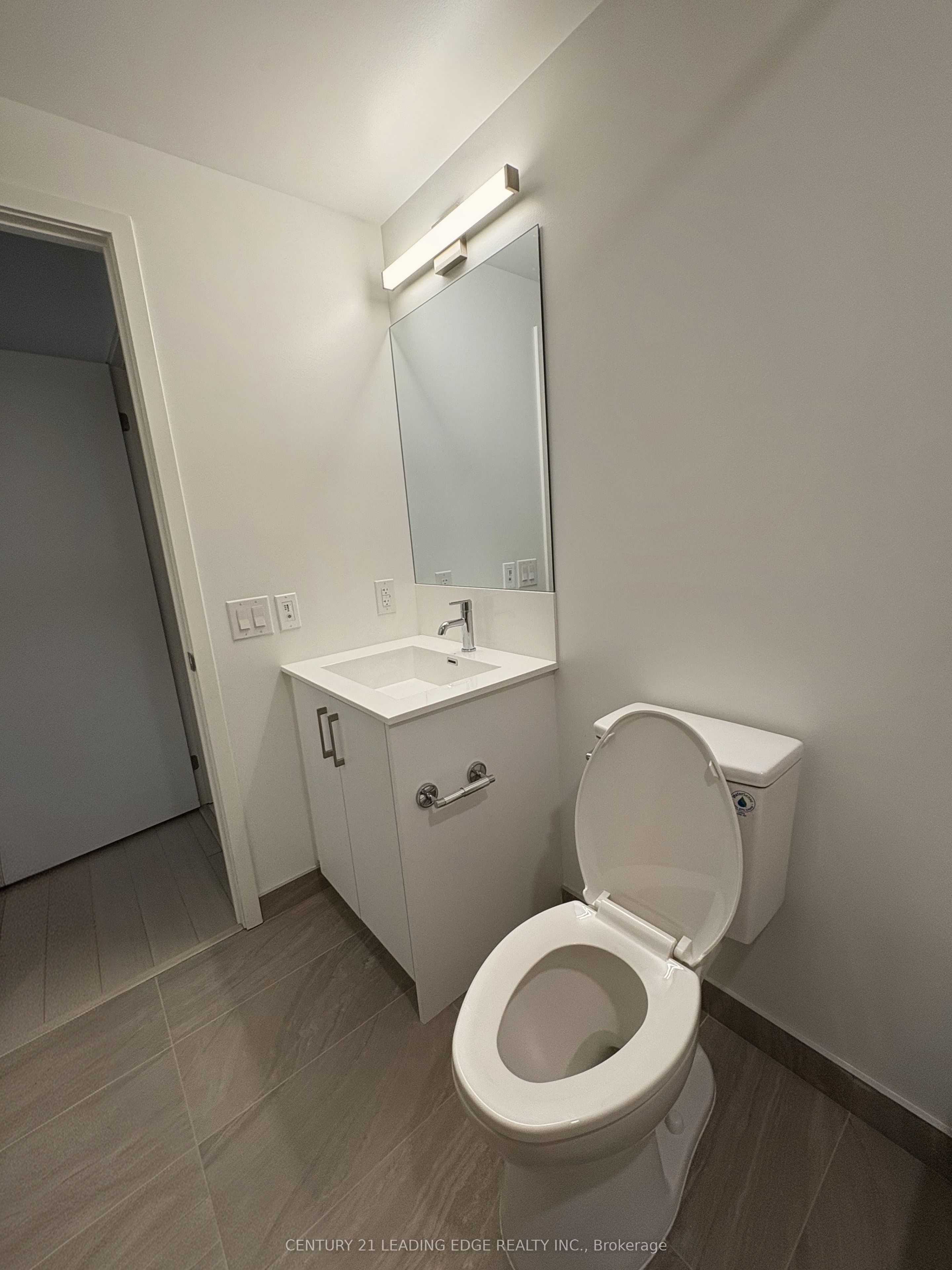 4010 Eglinton Avenue W 1022, Toronto, ON M9A 0G5 photo 3