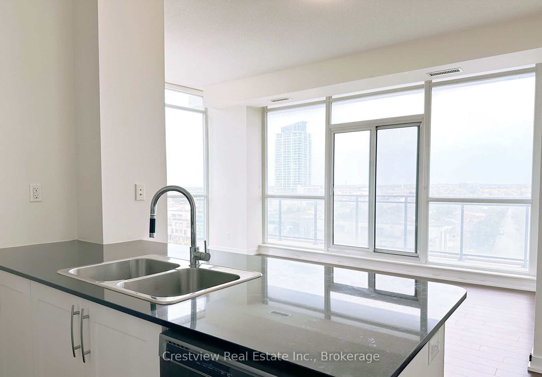 4065 Brickstone Mews 704, Mississauga, ON L5B 0G3