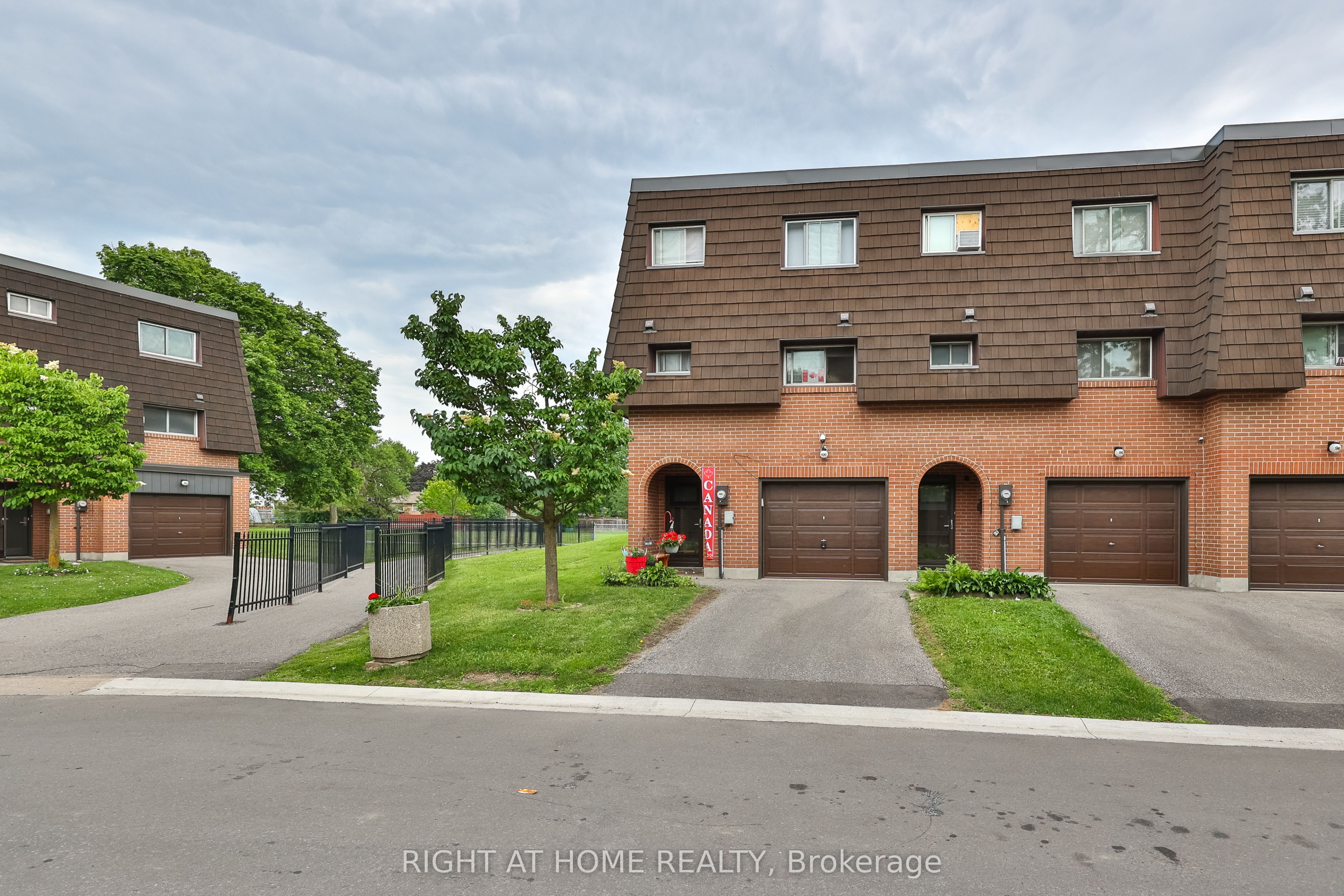 100 Darras Court 74, Brampton, ON L6T 1W7 photo 2