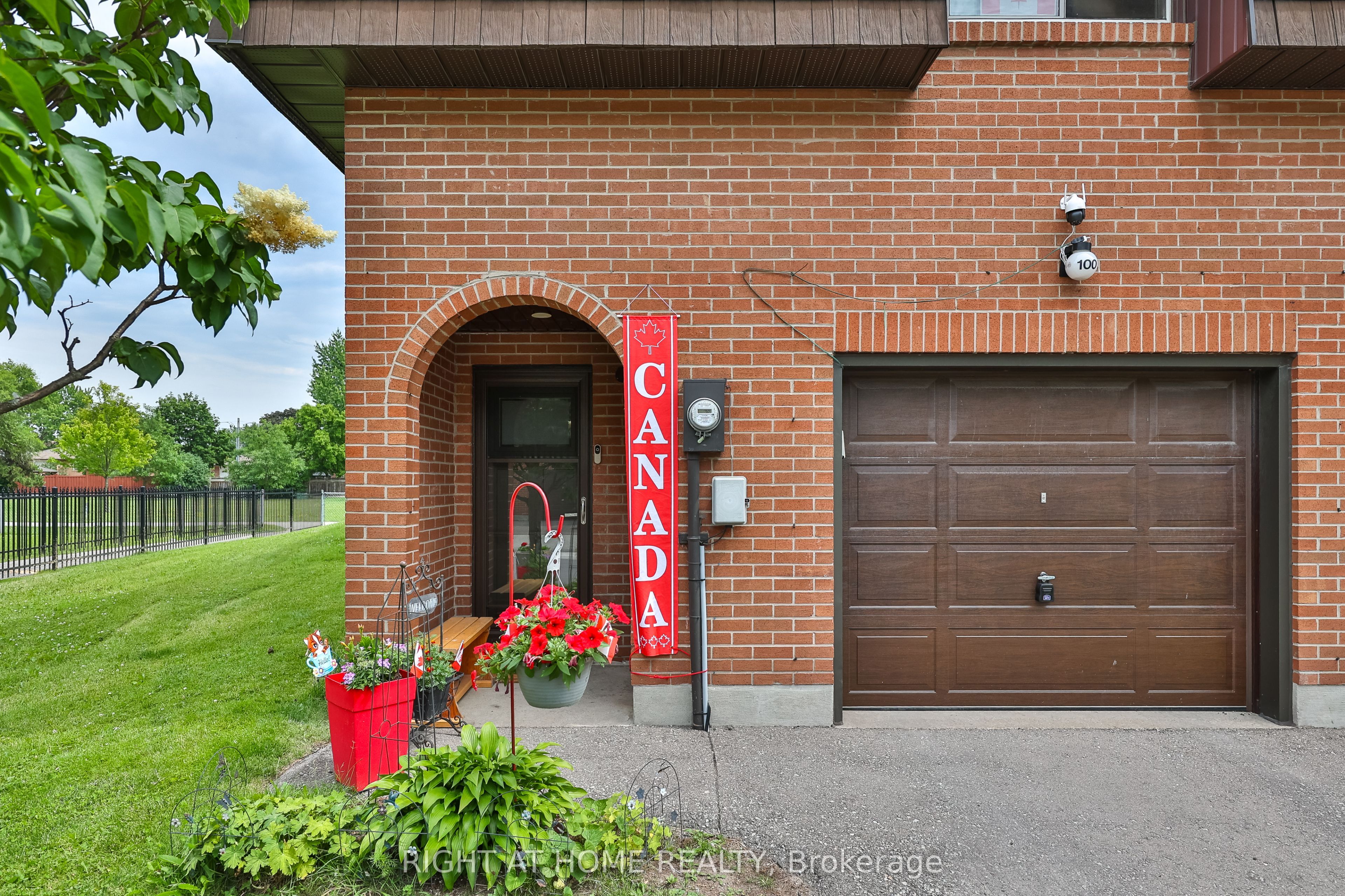 100 Darras Court 74, Brampton, ON L6T 1W7 photo 3