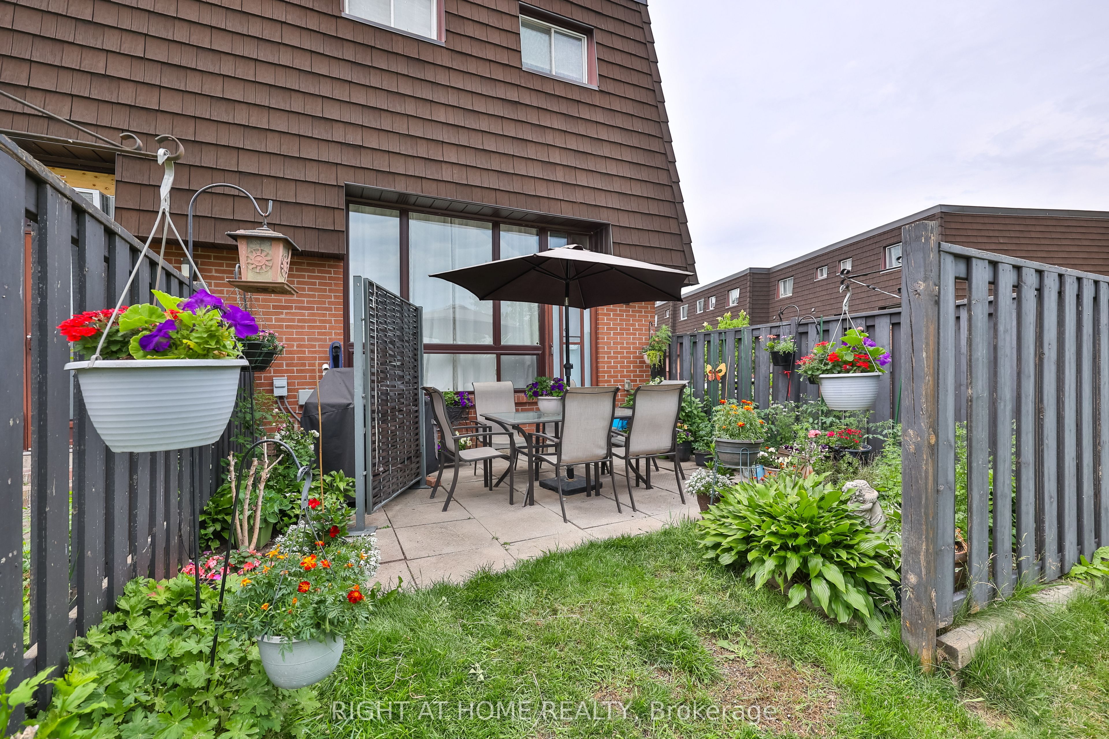 100 Darras Court 74, Brampton, ON L6T 1W7 photo 4
