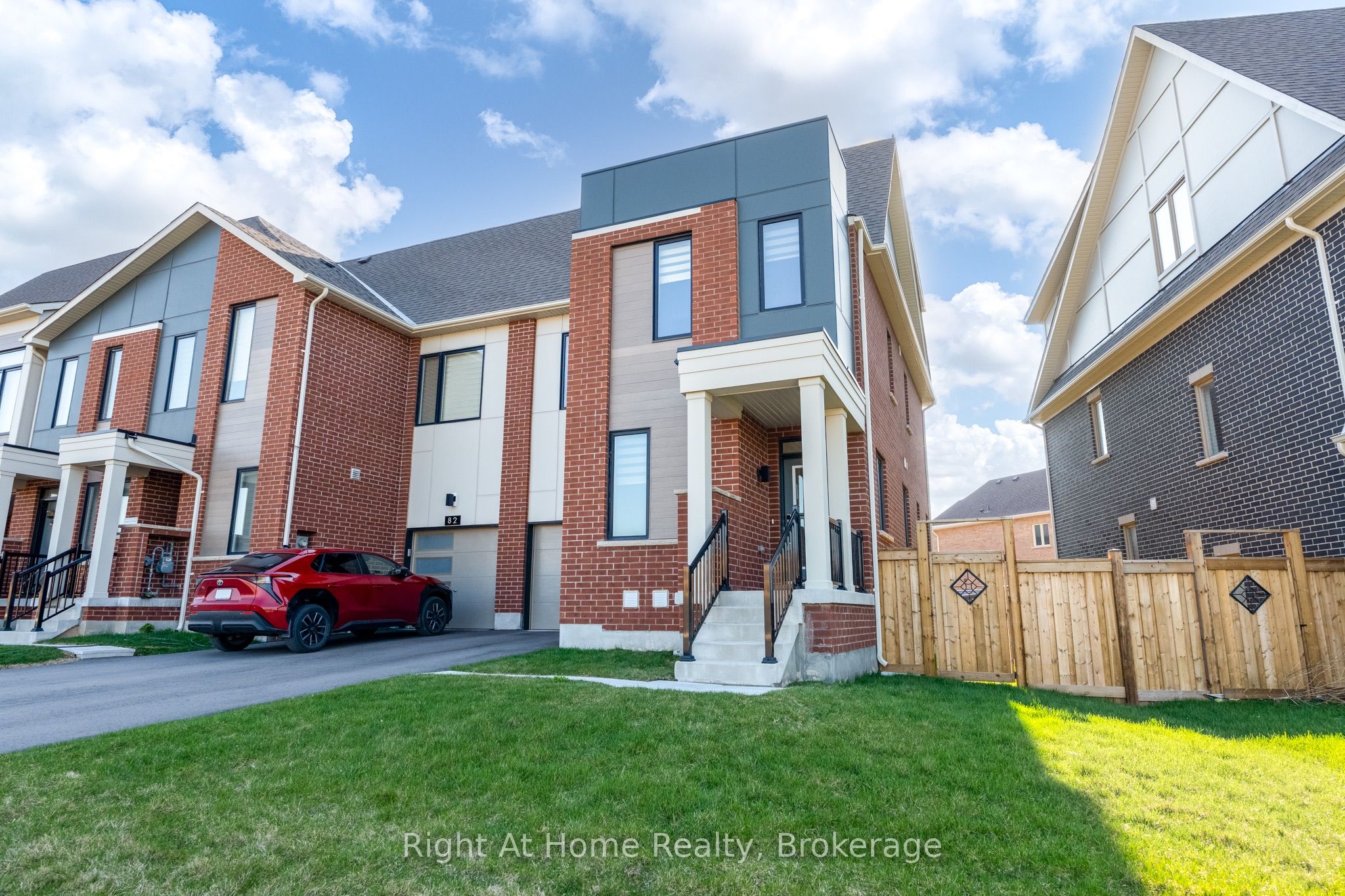 80 Settlers Road E, Oakville, ON L6H 0Y8 photo 2