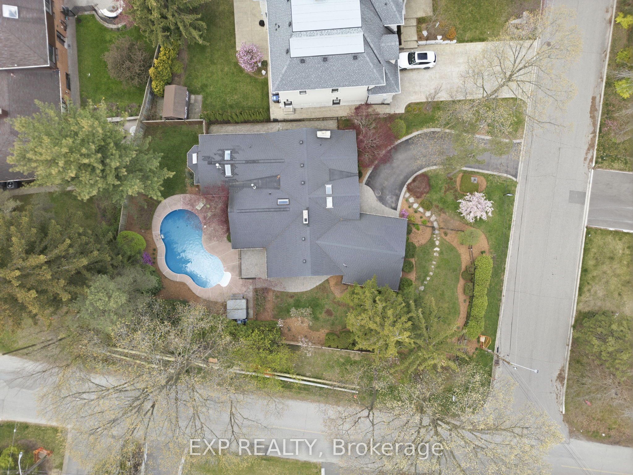2076 Autumn Breeze Drive S, Mississauga, ON L5B 1R4 photo 3