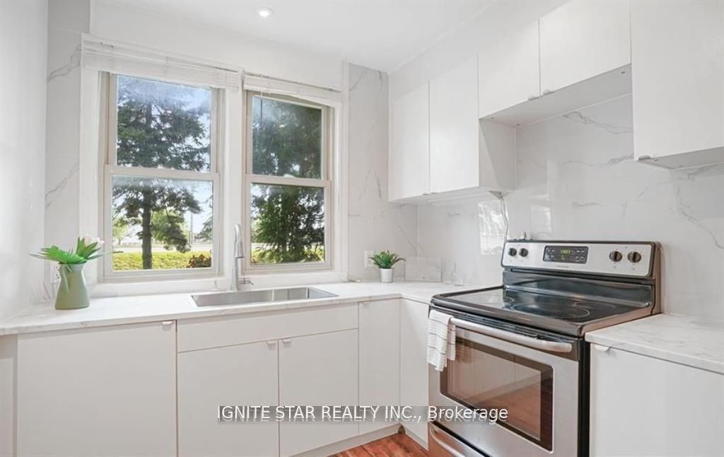 1136 Bronte Road, Oakville, ON L6M 4G4
