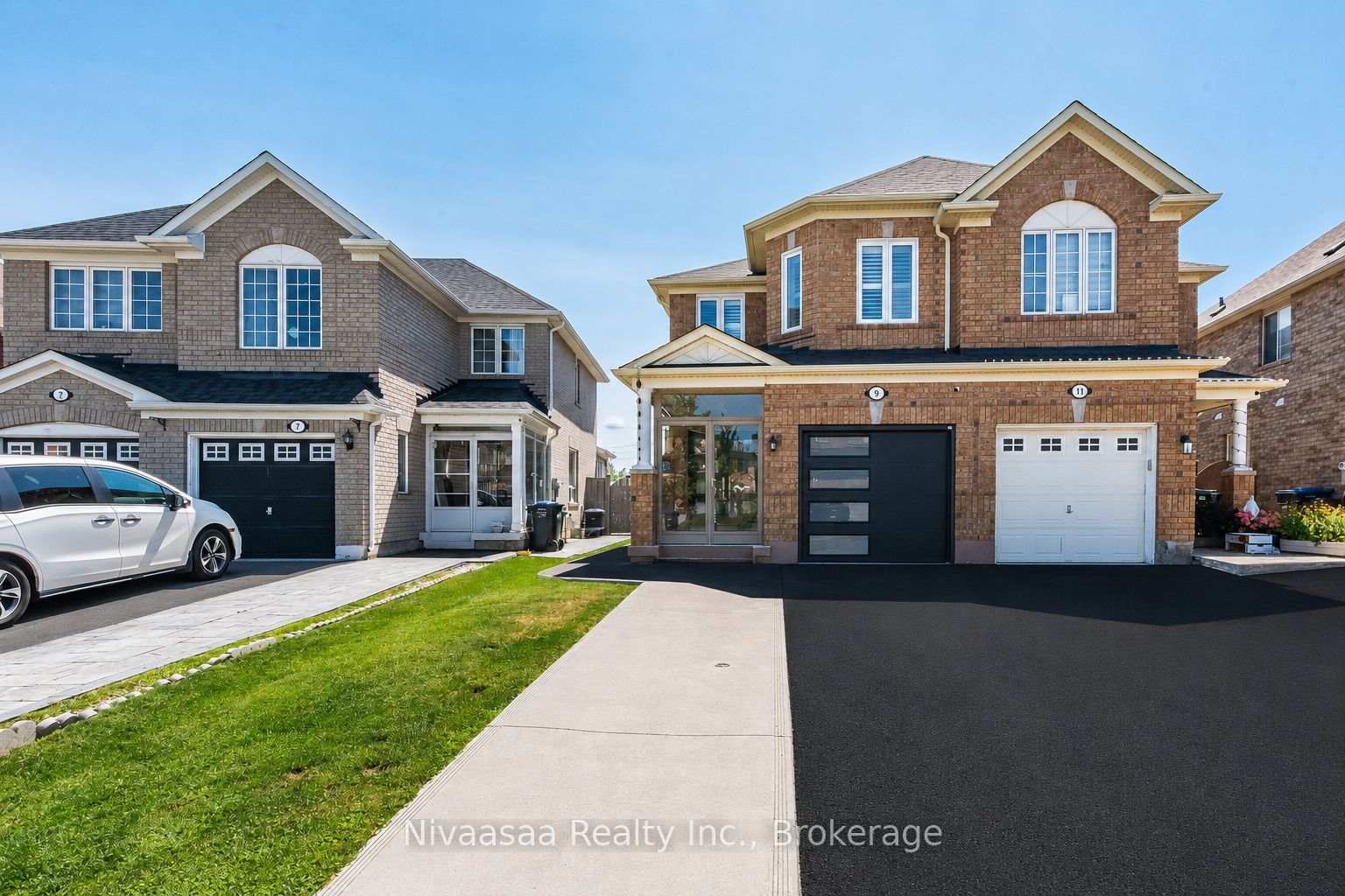 9 Parisian Road, Brampton, ON L6P 2T1 photo 2
