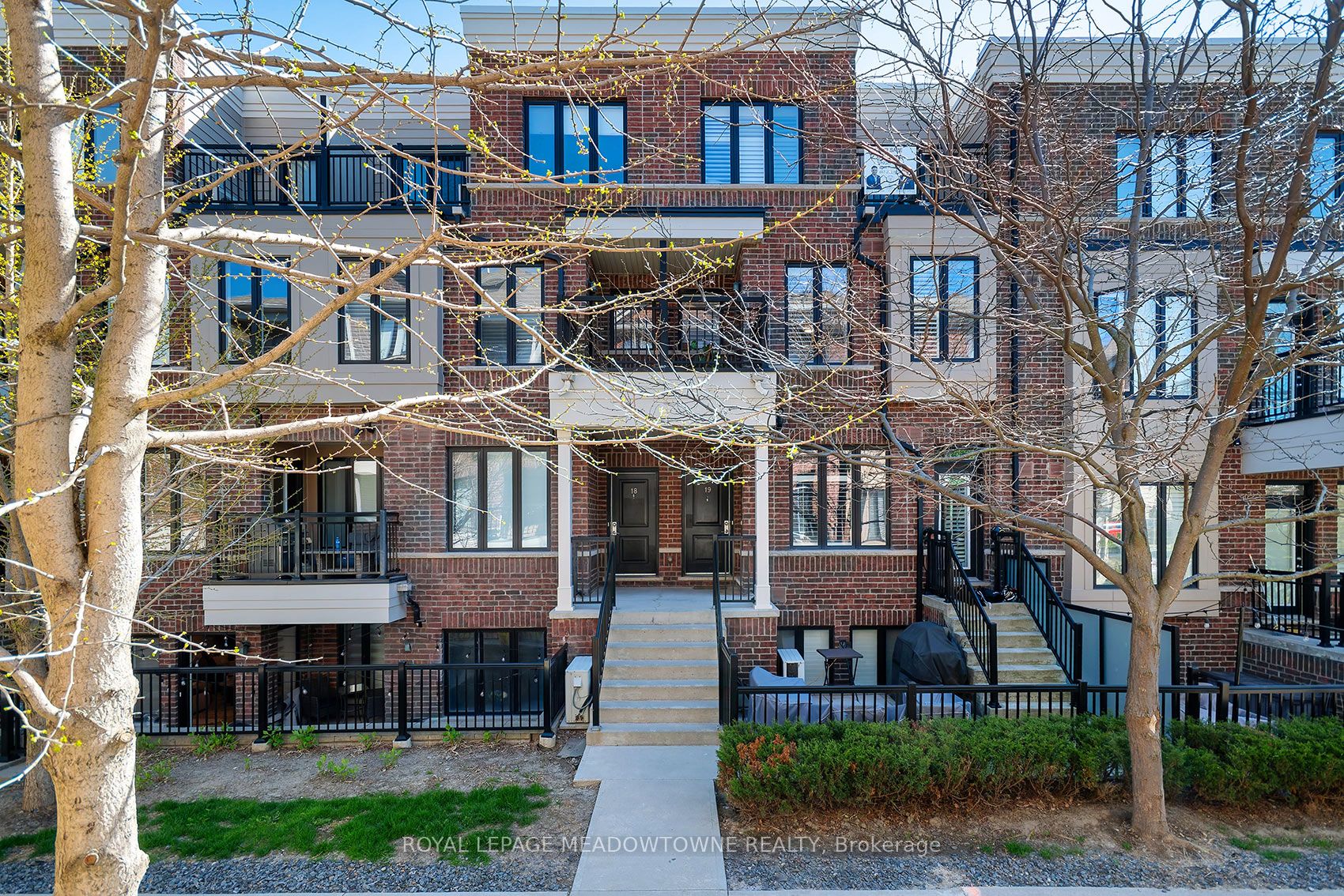 10 Carnation Avenue 19, Toronto, ON M8V 0B8 photo 2