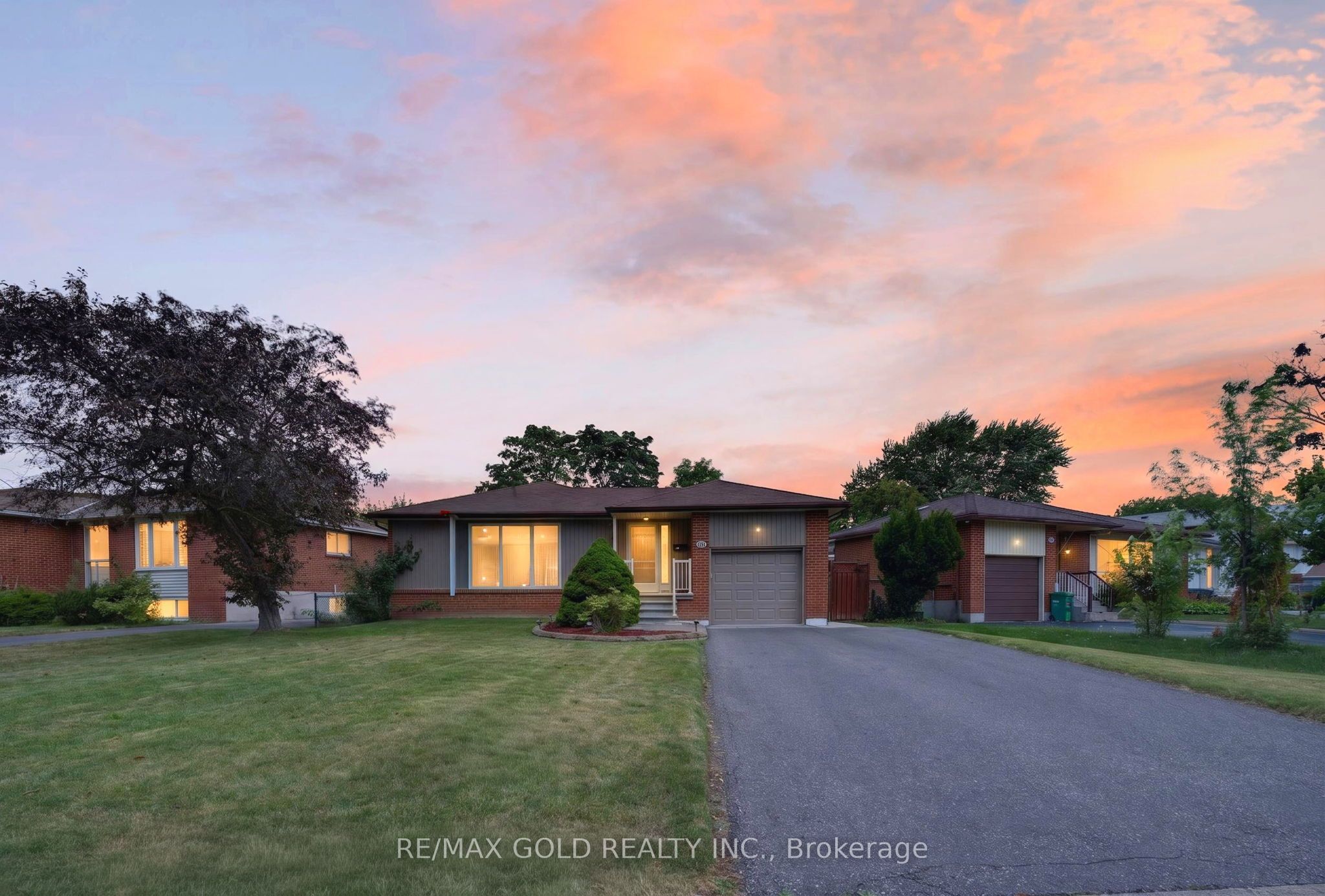26 Deerfield Crescent, Brampton, ON L6T 1K7