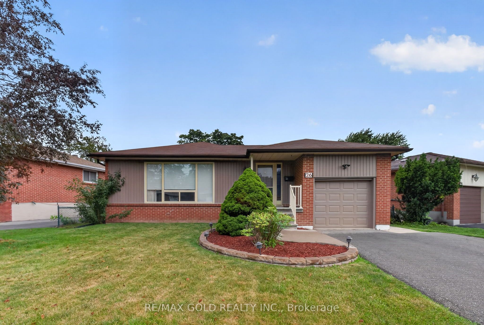 26 Deerfield Crescent, Brampton, ON L6T 1K7 photo 2