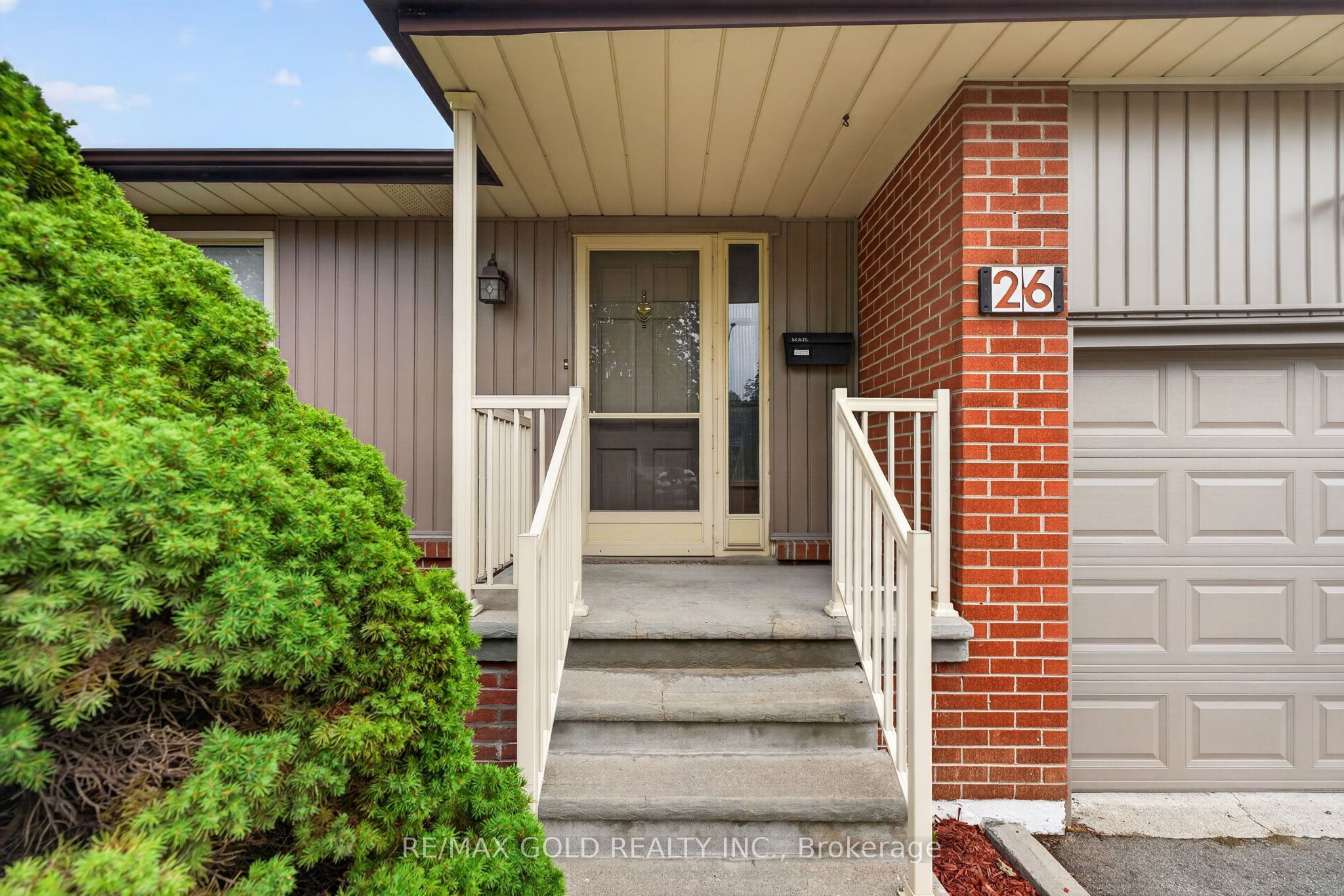 26 Deerfield Crescent, Brampton, ON L6T 1K7 photo 3