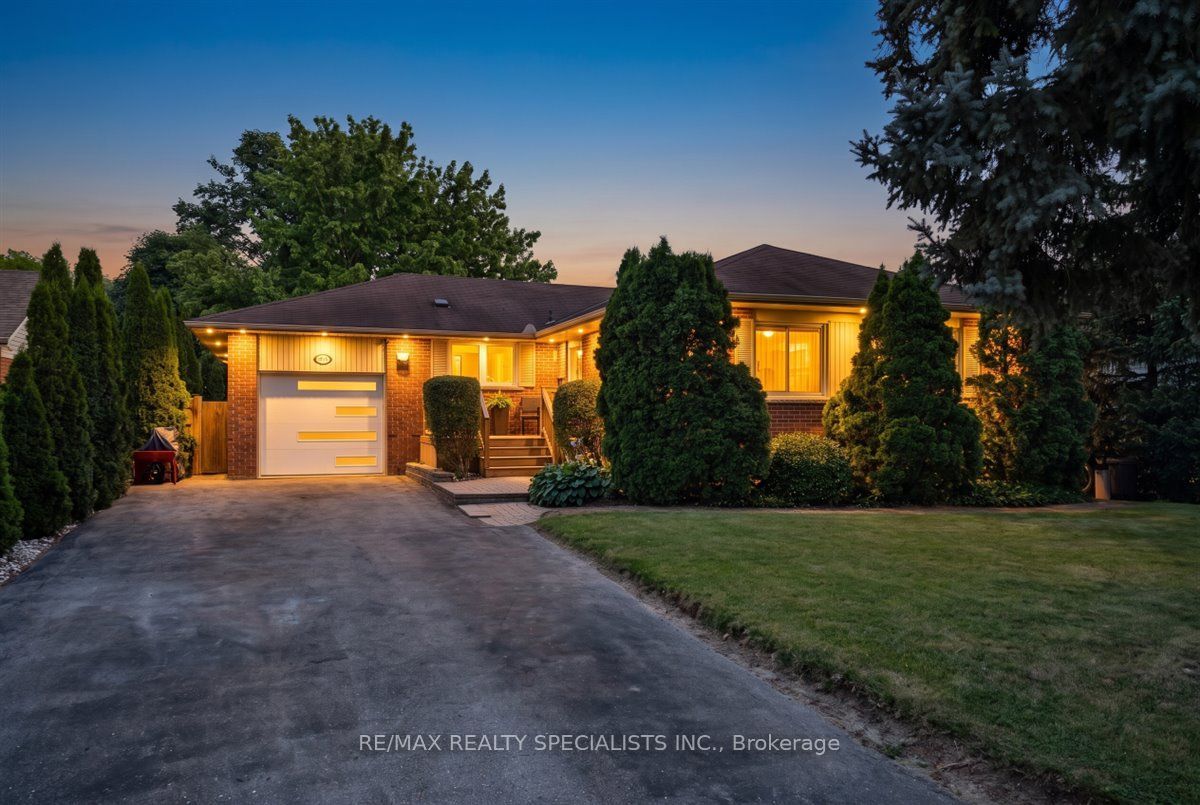 63 Suburban Drive, Mississauga, ON L5N 1H1 photo 2