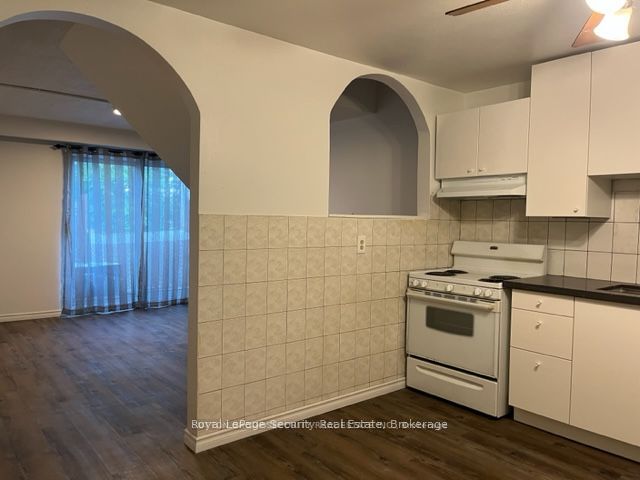 1746A Eglinton Avenue W 2, Toronto, ON M6E 2H6