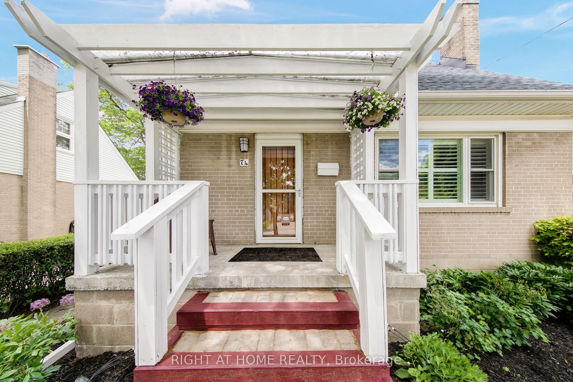 74 MCCAUL Street, Brampton, ON L6V 1J3 photo 2