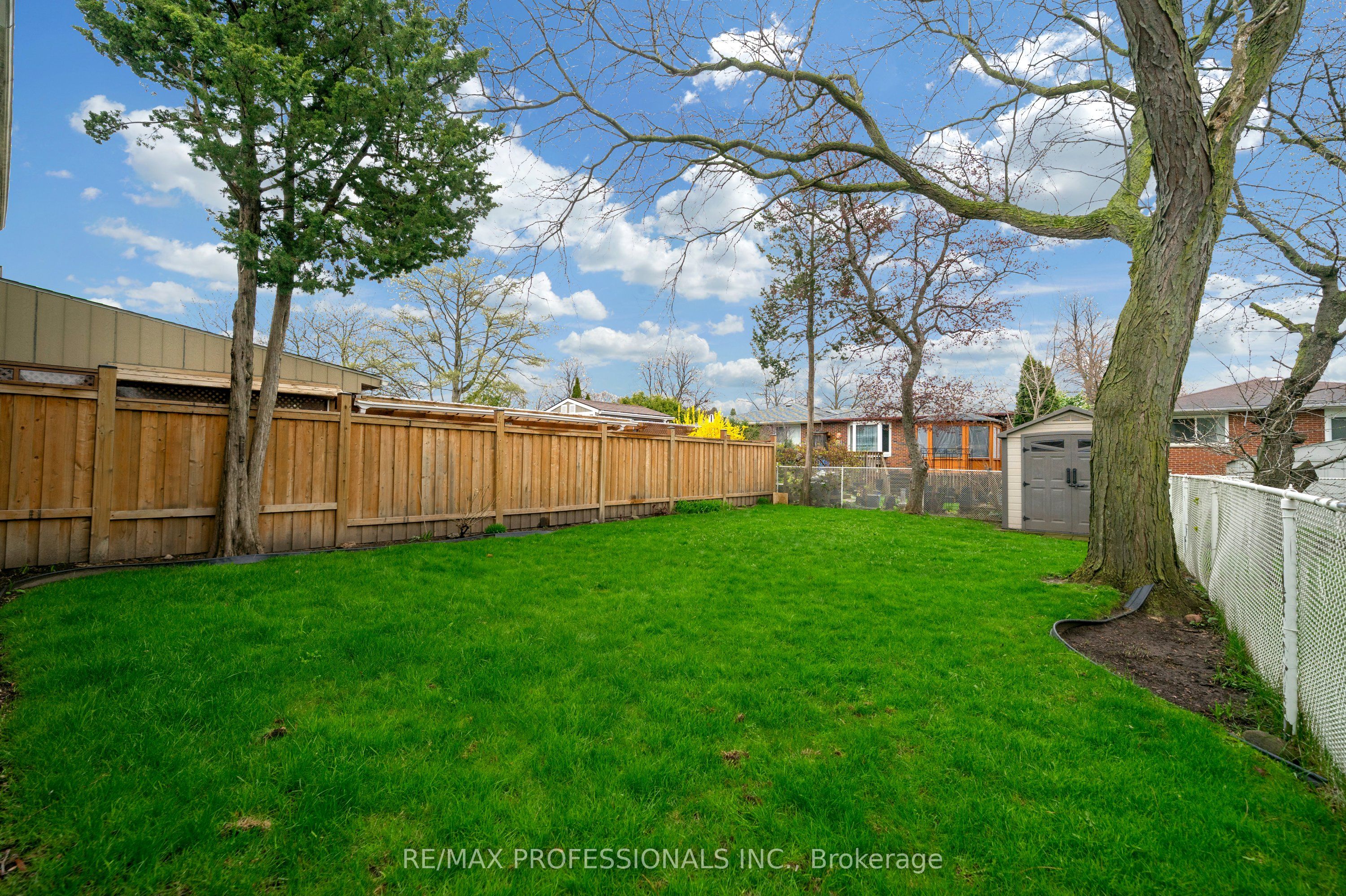 1877 Silverberry Crescent, Mississauga, ON L5J 1C8 photo 3