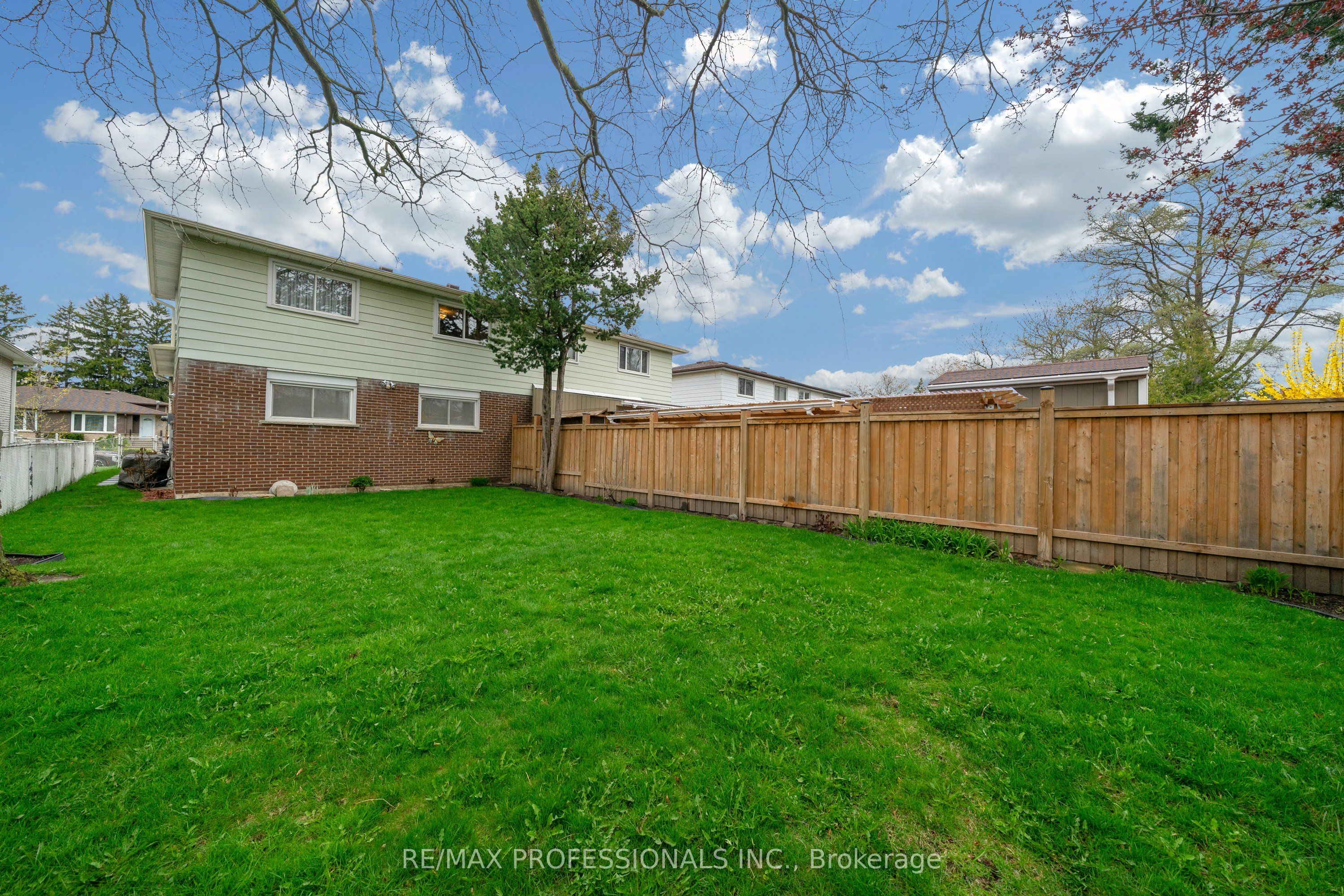 1877 Silverberry Crescent, Mississauga, ON L5J 1C8 photo 4