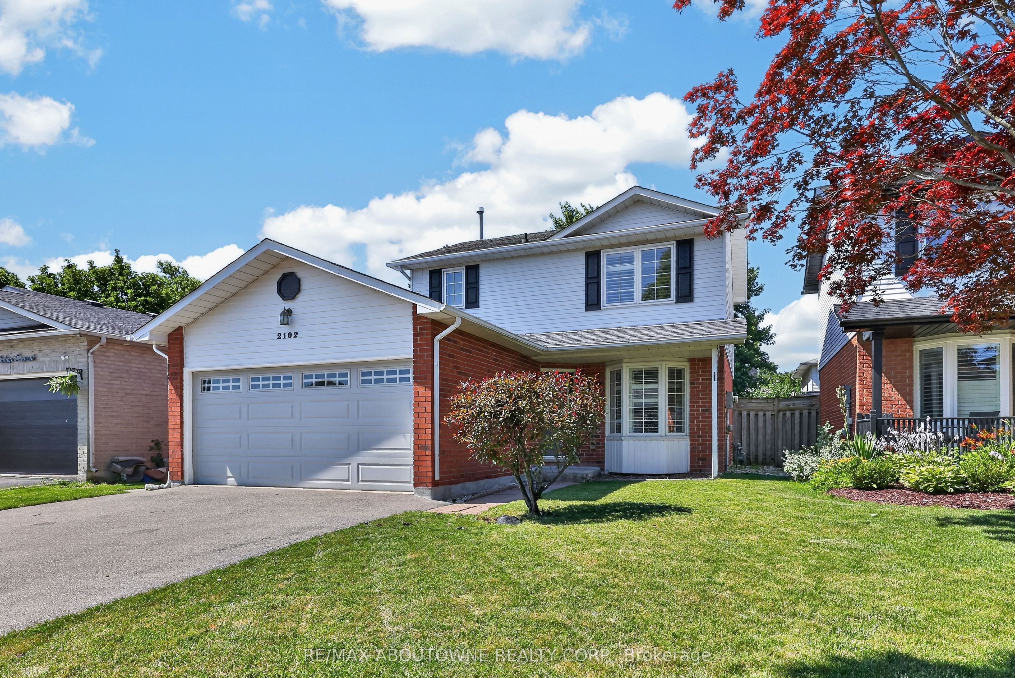 2102 Salma Crescent, Burlington, ON L7M 3T1