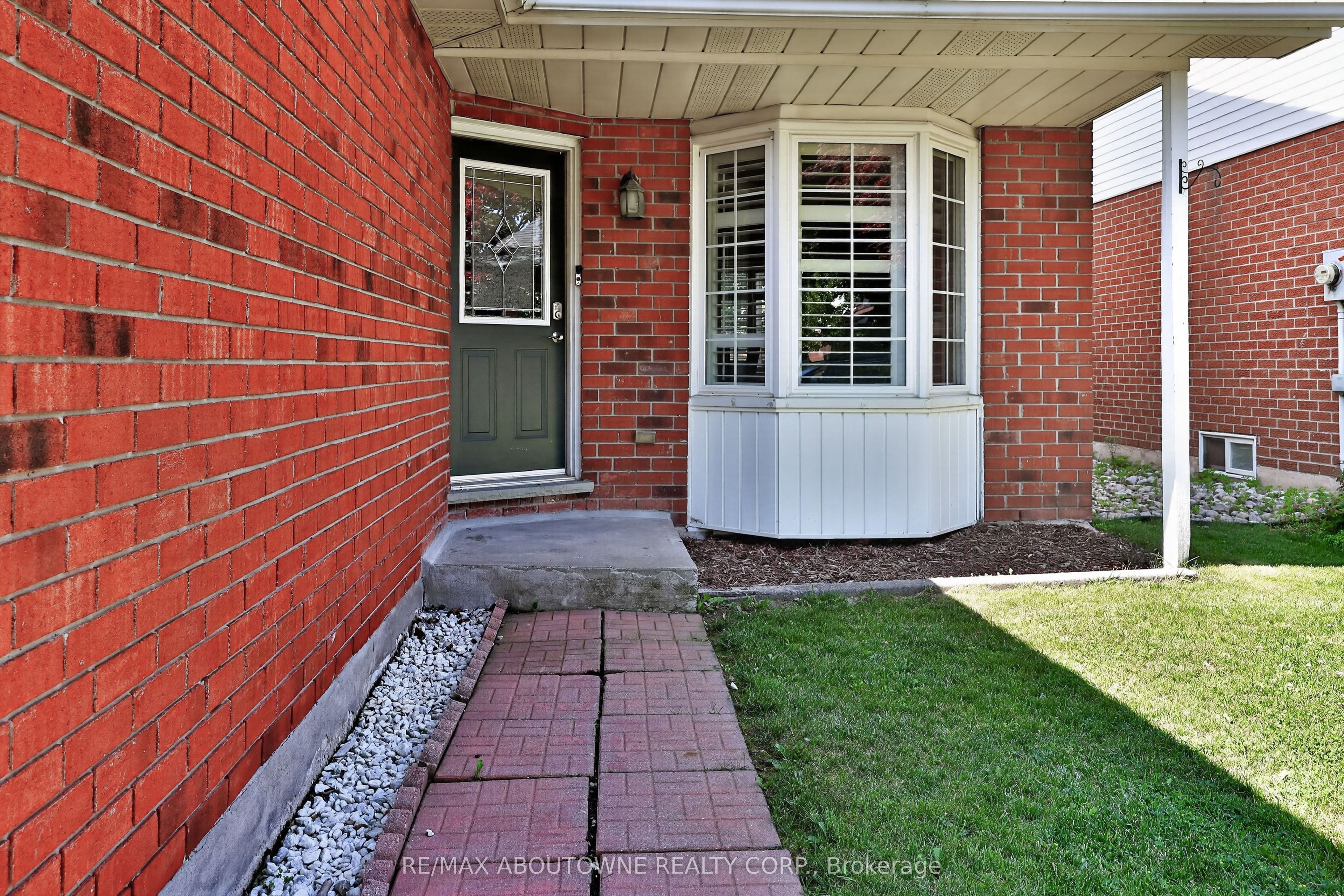 2102 Salma Crescent, Burlington, ON L7M 3T1 photo 5