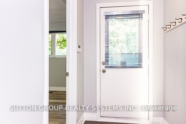 27 Indian Grove, Toronto, ON M6R 2Y1 photo 3