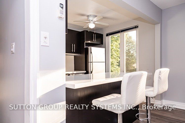 27 Indian Grove, Toronto, ON M6R 2Y1 photo 5
